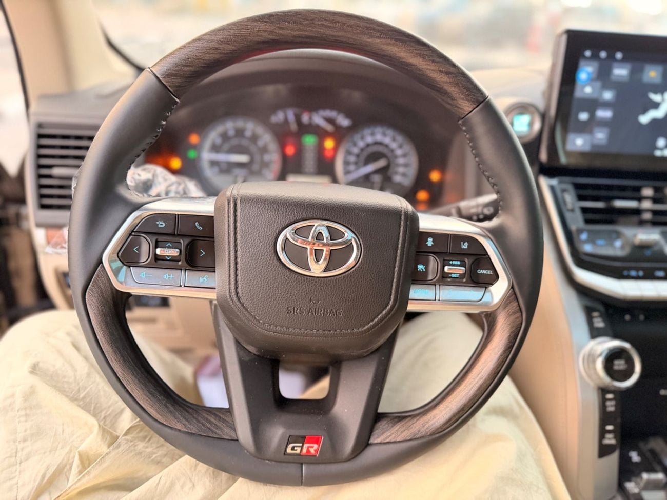 Toyota Land Cruiser GXR 2018 Upgrade 2024 V6 Full Option Petrol