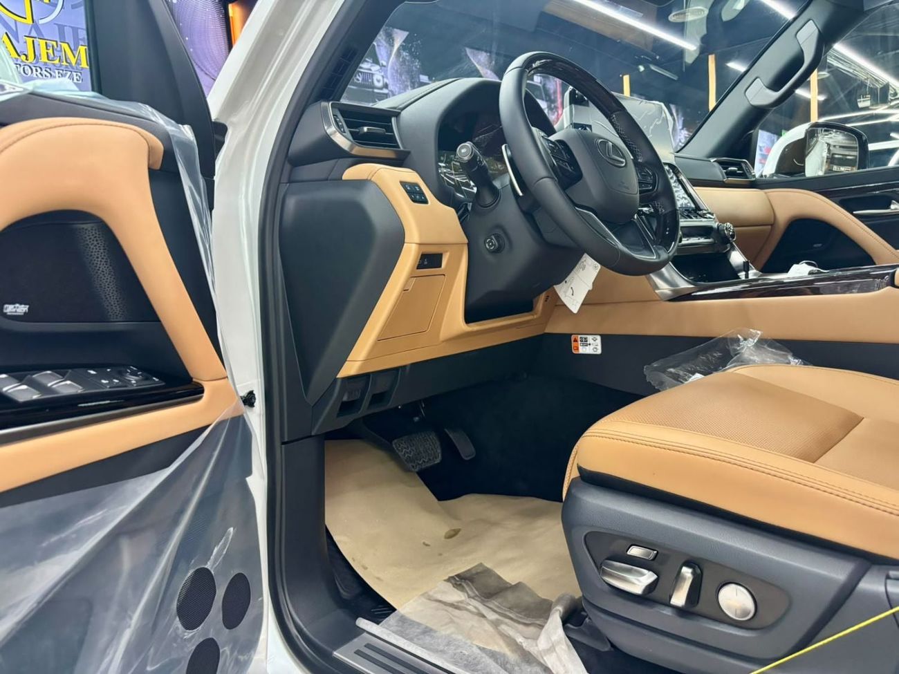 لكزس LX 700h SIGNATURE