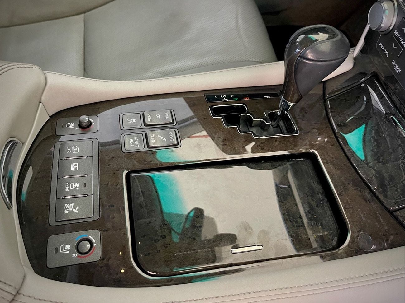 لكزس LS 460 PREMIER LWB ملكية نظيفة - بدون حوادث
