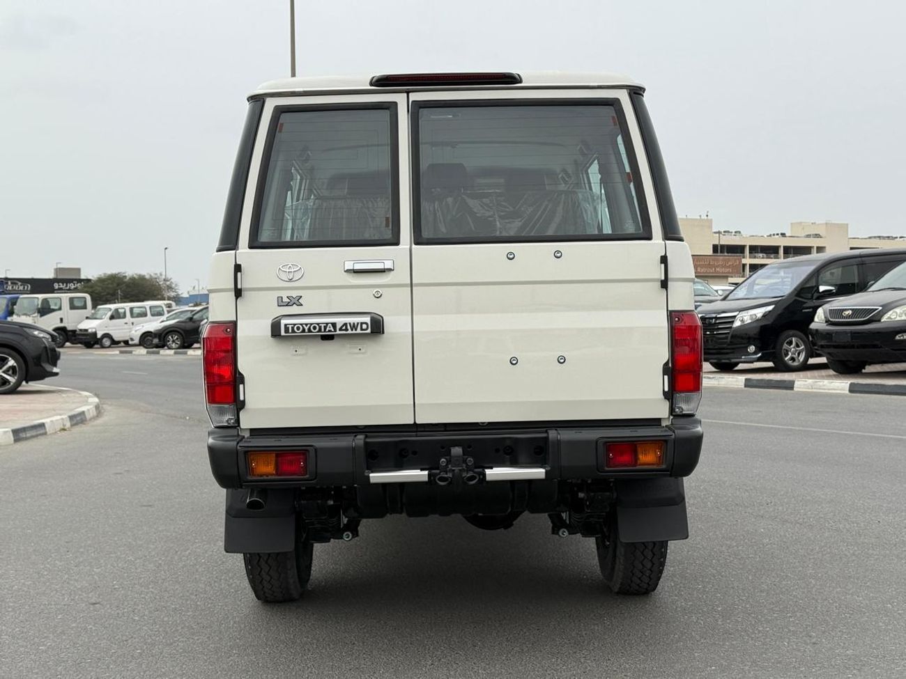 Toyota Land Cruiser 70 LC76 LX EXPORT ONLY - LC76 2.8 E Automatic - Basic with diff lock