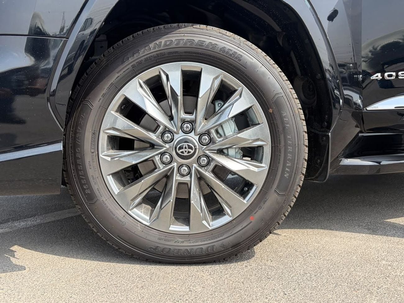 تويوتا لاند كروزر VXR LC300 || محرك بنزين V6 سعة 3.5 لتر | مقاعد جلدية كهربائية | كاميرا 360 درجة | نظام صوت JBL | شاشة عر
