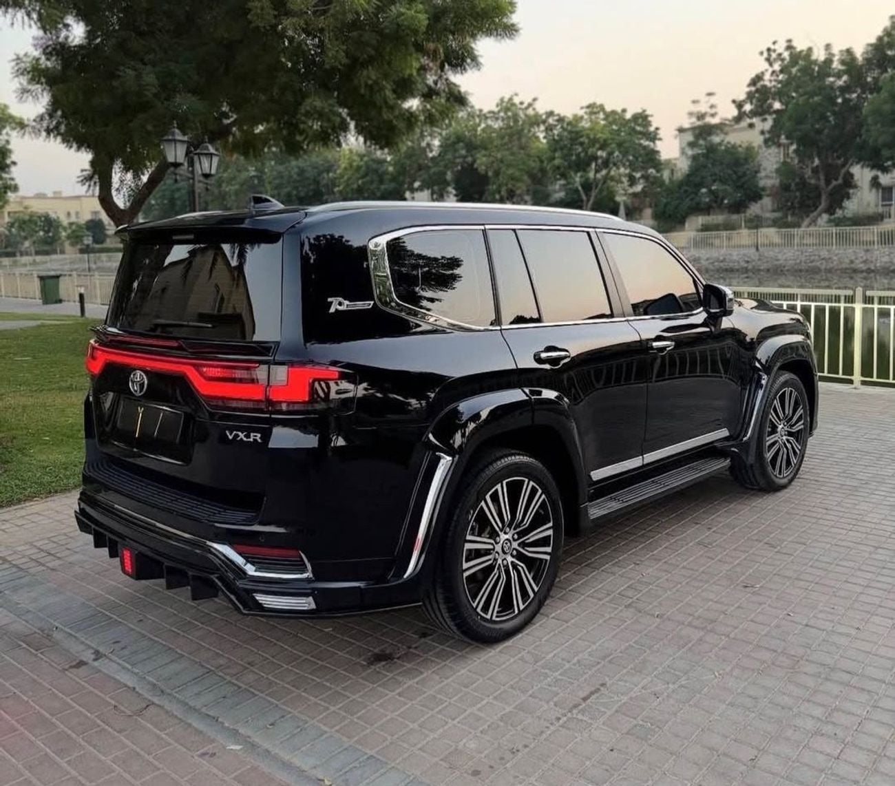 Toyota Land Cruiser VXR