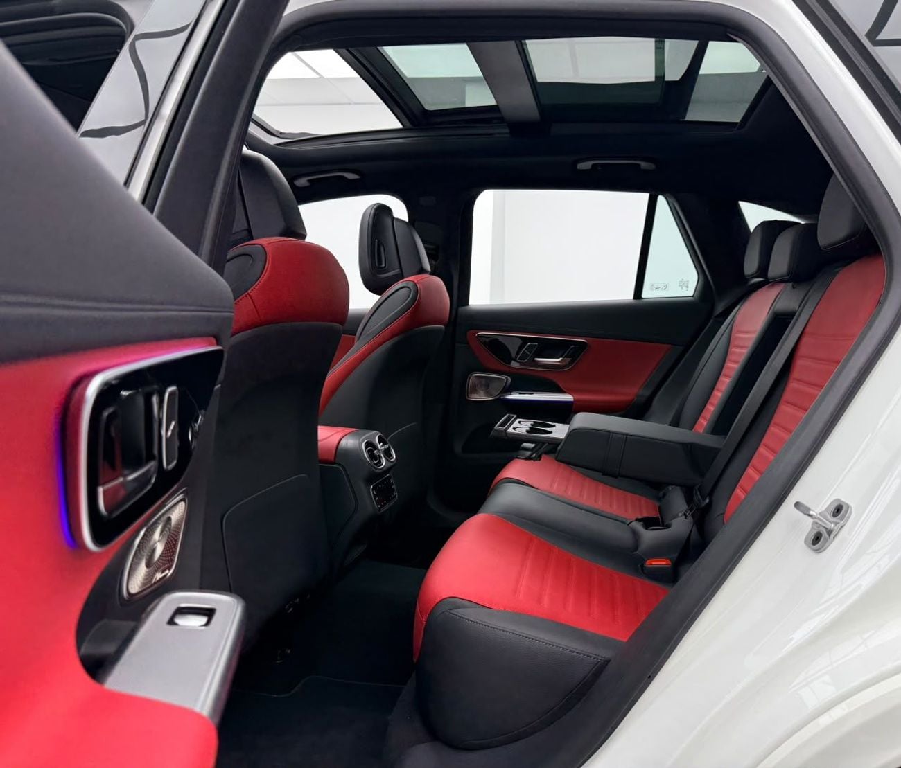 مرسيدس بنز GLC 200 4MATIC مرسيدس بنز GLC200 بريميوم بلس موديل 2026، ضمان مرسيدس لمدة 5 سنوات، كيلومترات التسليم، كاملة المواصف