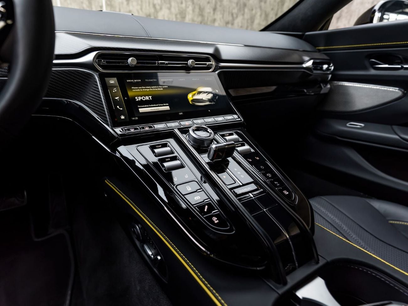 Aston Martin Vantage STANDARD BUY NOW, PAY 2027 | THE BLACKLINE STANDARD | Aston Martin Warranty + Service, GCC, Low KMs