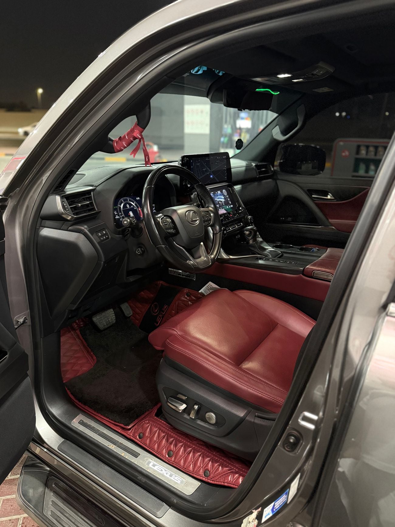 لكزس LX 600 سيجنتشر