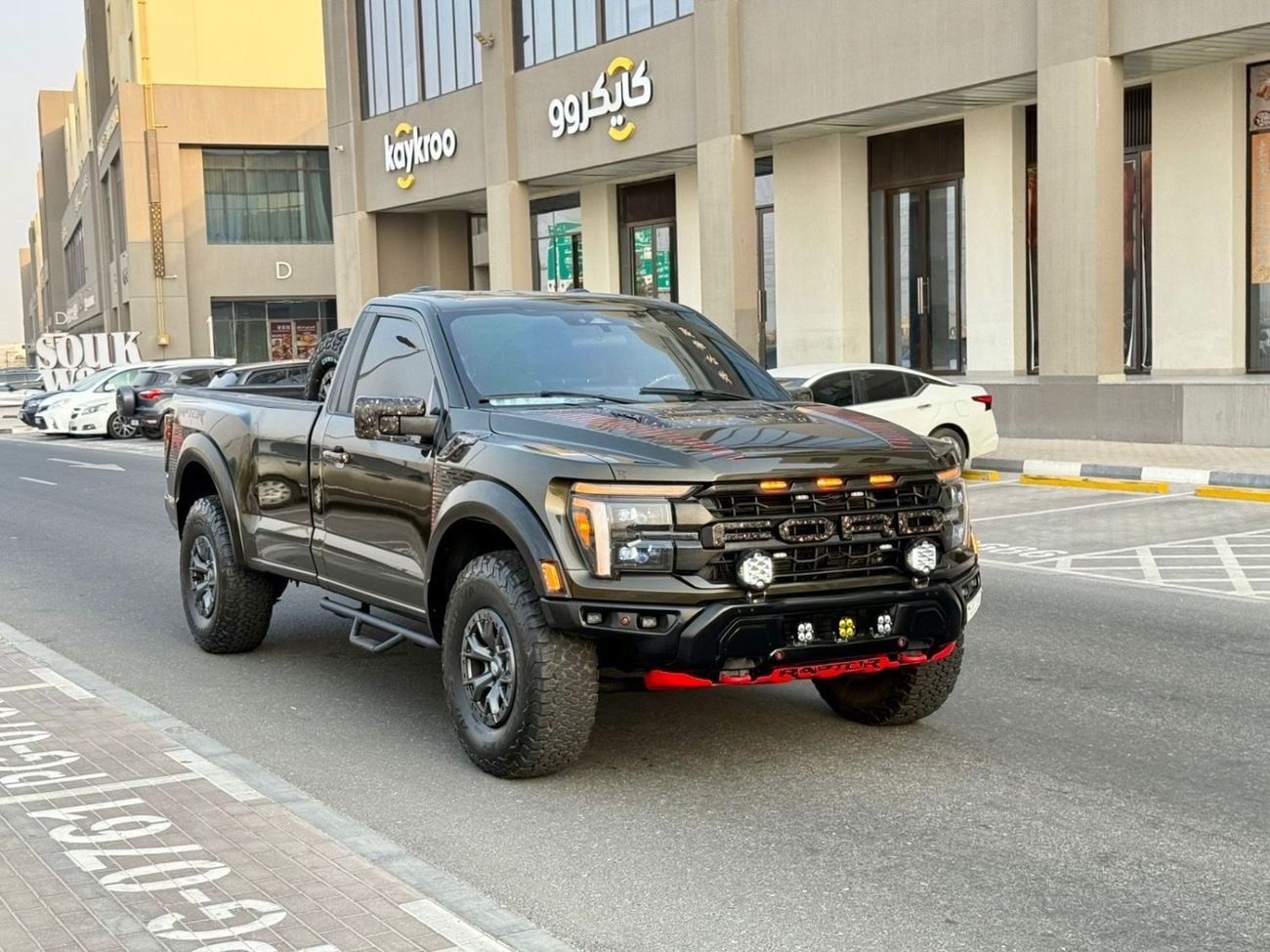 فورد F 150 رابتور كرو لوكس سيارة رابتور آر موديل 2023 معدلة بقوة 485 حصان مسجلة في الإمارات العربية المتحدة