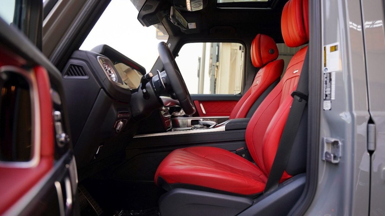 Mercedes Benz G 63 AMG 4X4² Engine & Performance • Engine Type: 4.0-liter V8 biturbo AMG-built engine.  • Horsepower: Approx