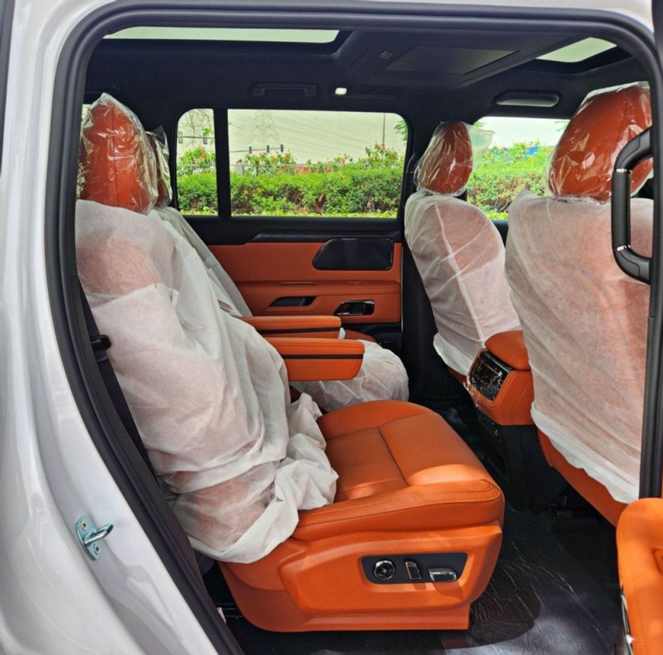 ROX 01 ALL ROUND 1.5L-4CYL turbo engine - 350 kw dual motor 7 SEATER Export Price