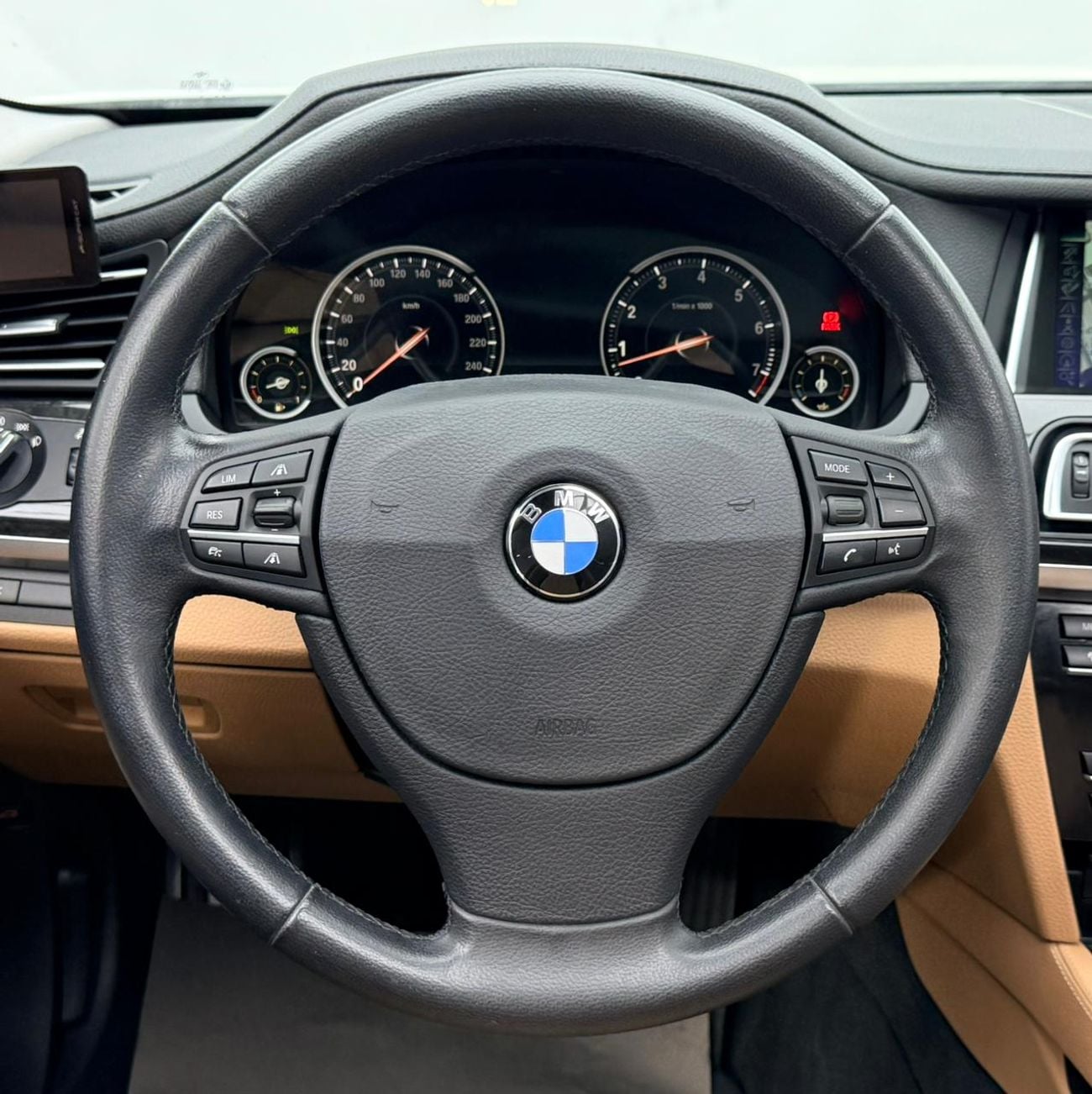 بي أم دبليو 750i