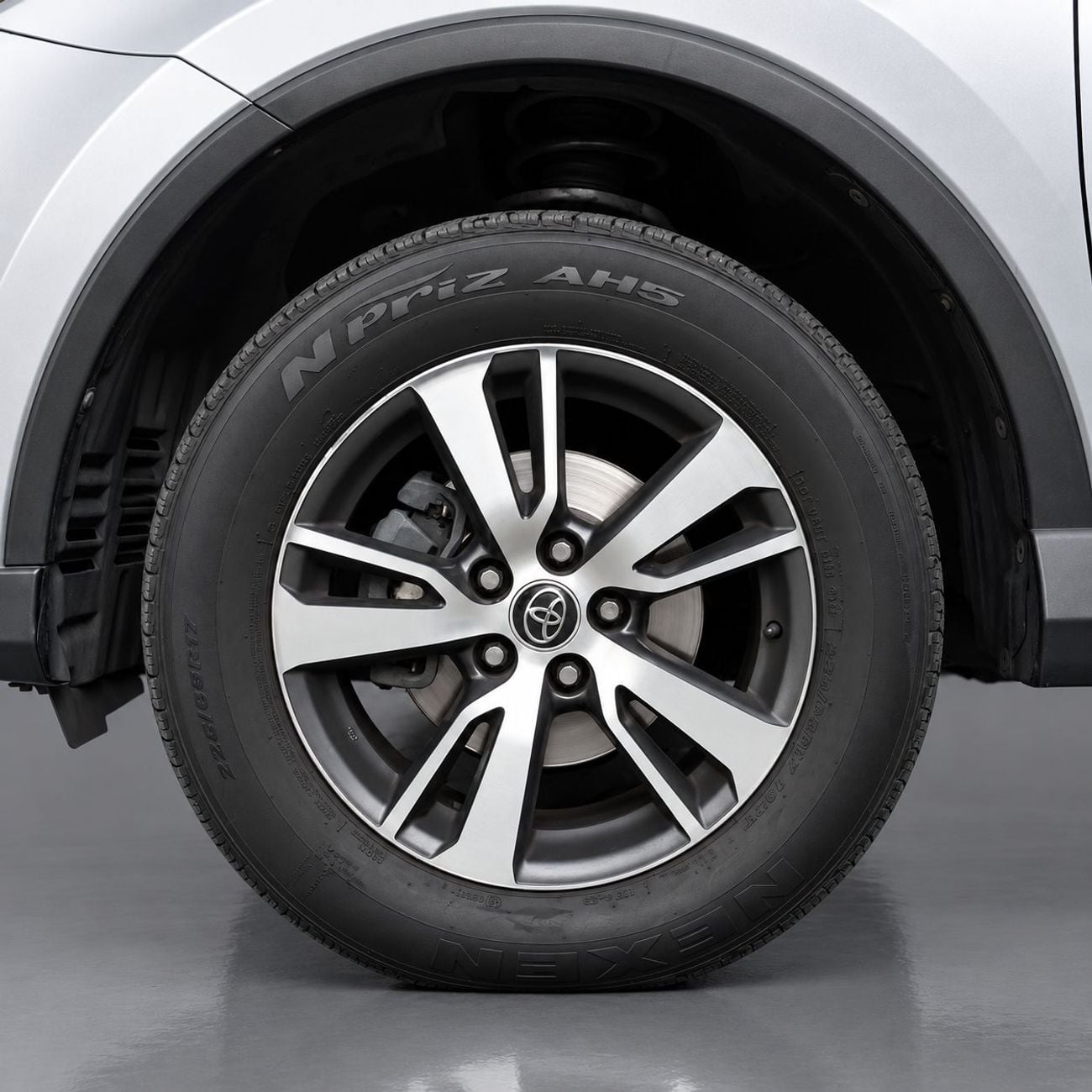 Toyota RAV4 VX AED 2,206 P.M • 0% Downpayment • Toyota Rav4 VX • 1 Year Warranty