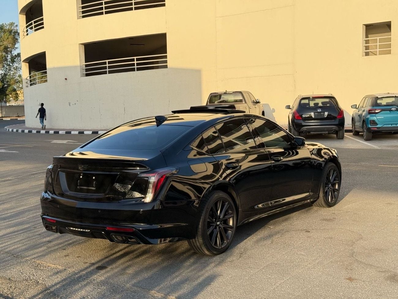 كاديلاك CT5 PREMIUM LUXURY مجهزة بالكامل بمواصفات كندية 2.0