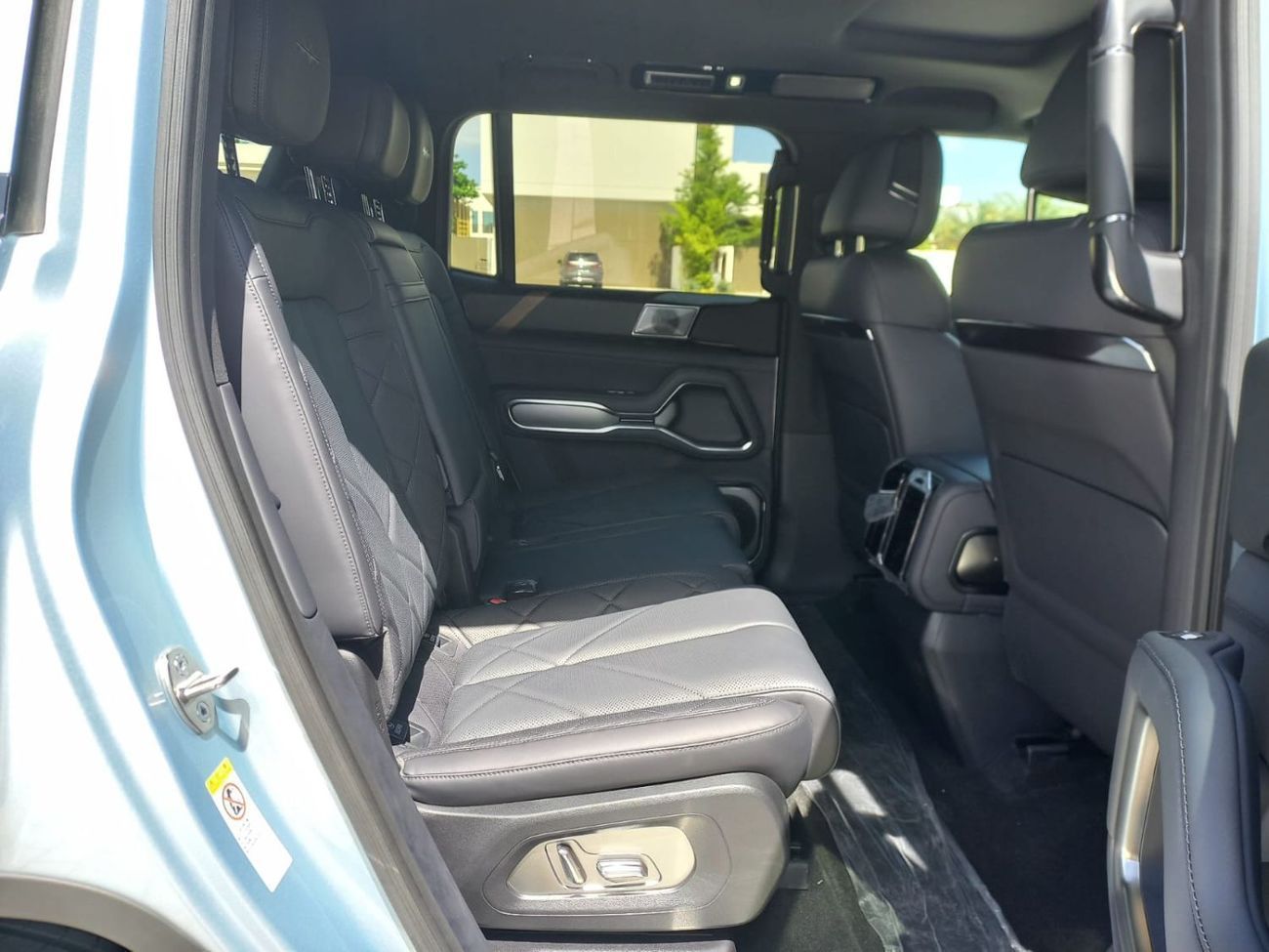 BYD Leopard 8 DELUX (7 Seats)