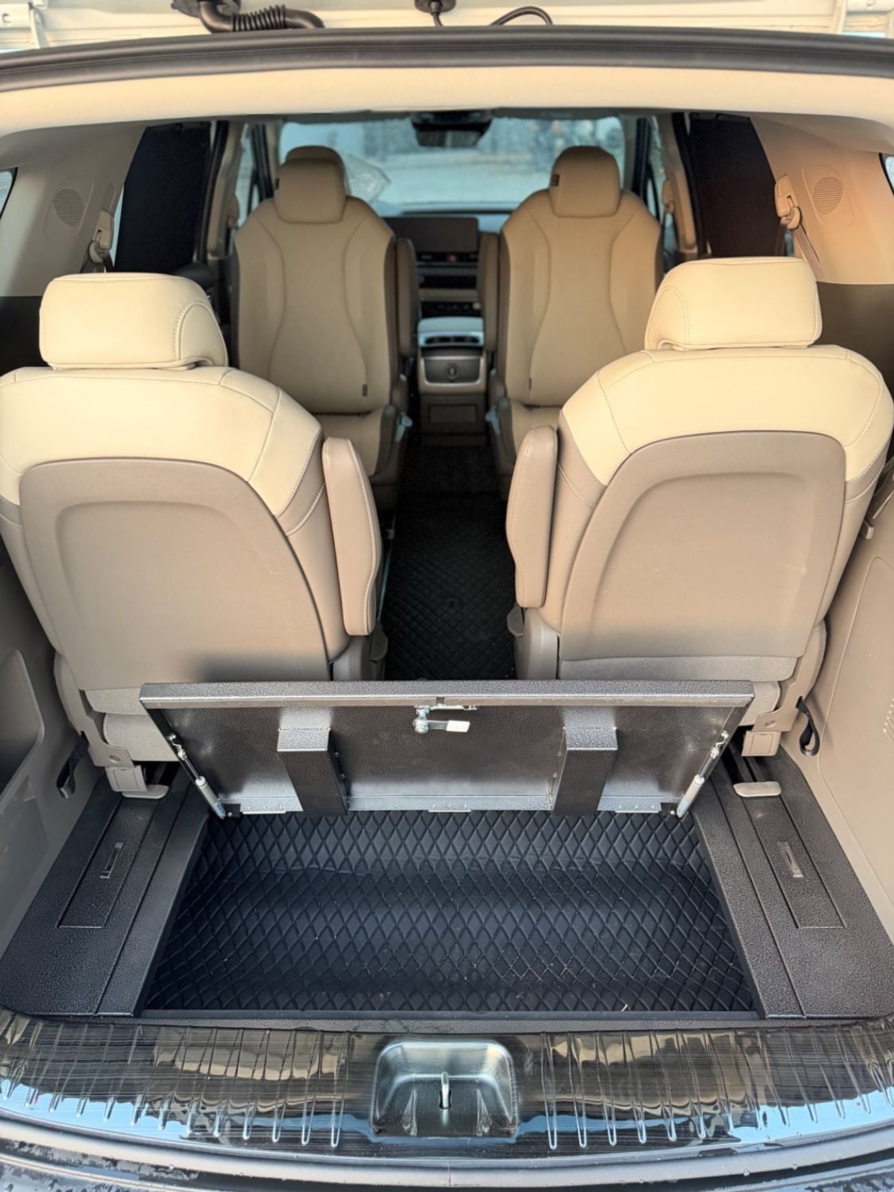 Kia Carnival EX DLX