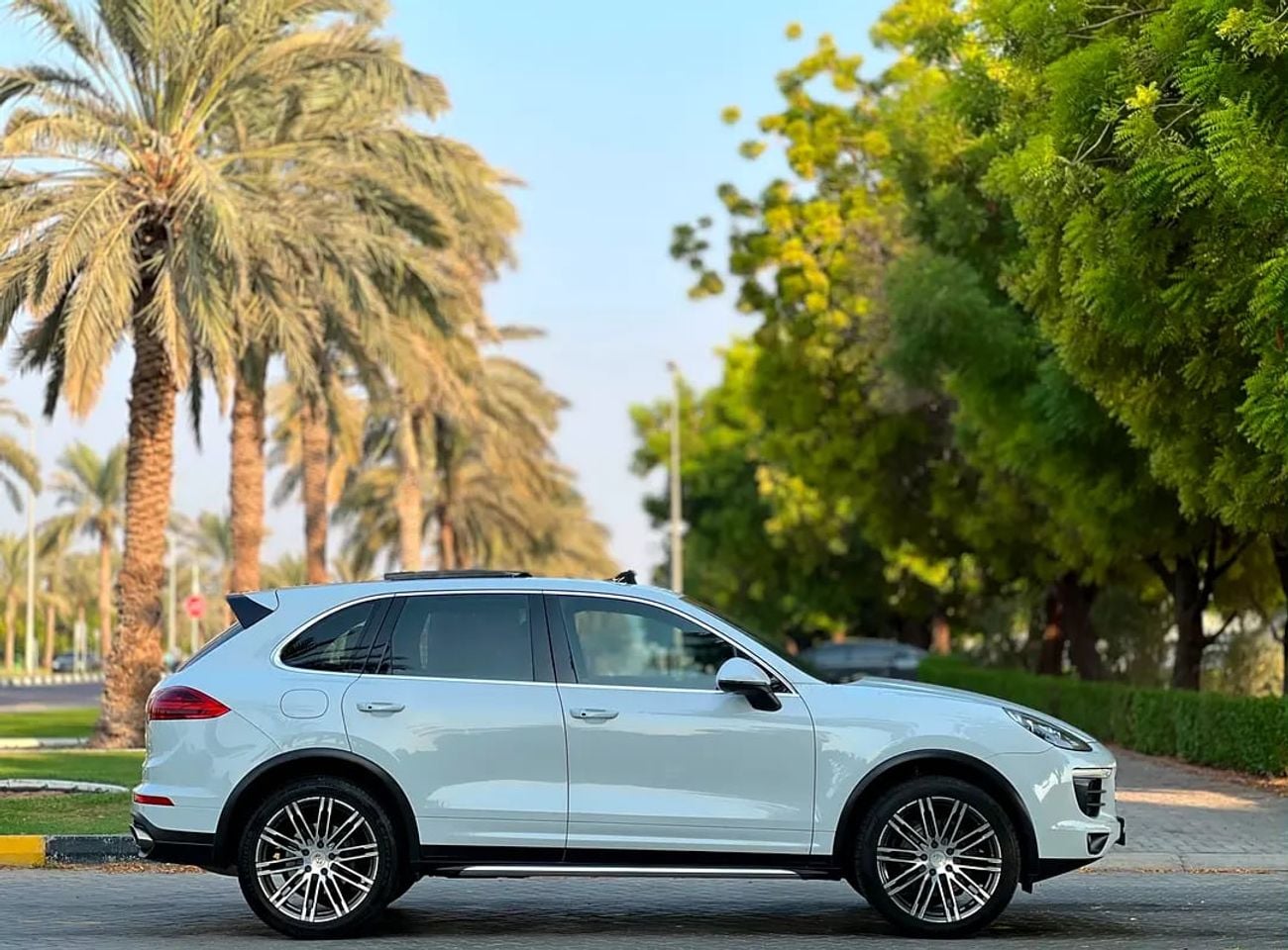 Porsche Cayenne STANDARD | GCC Specs | Well Maintained