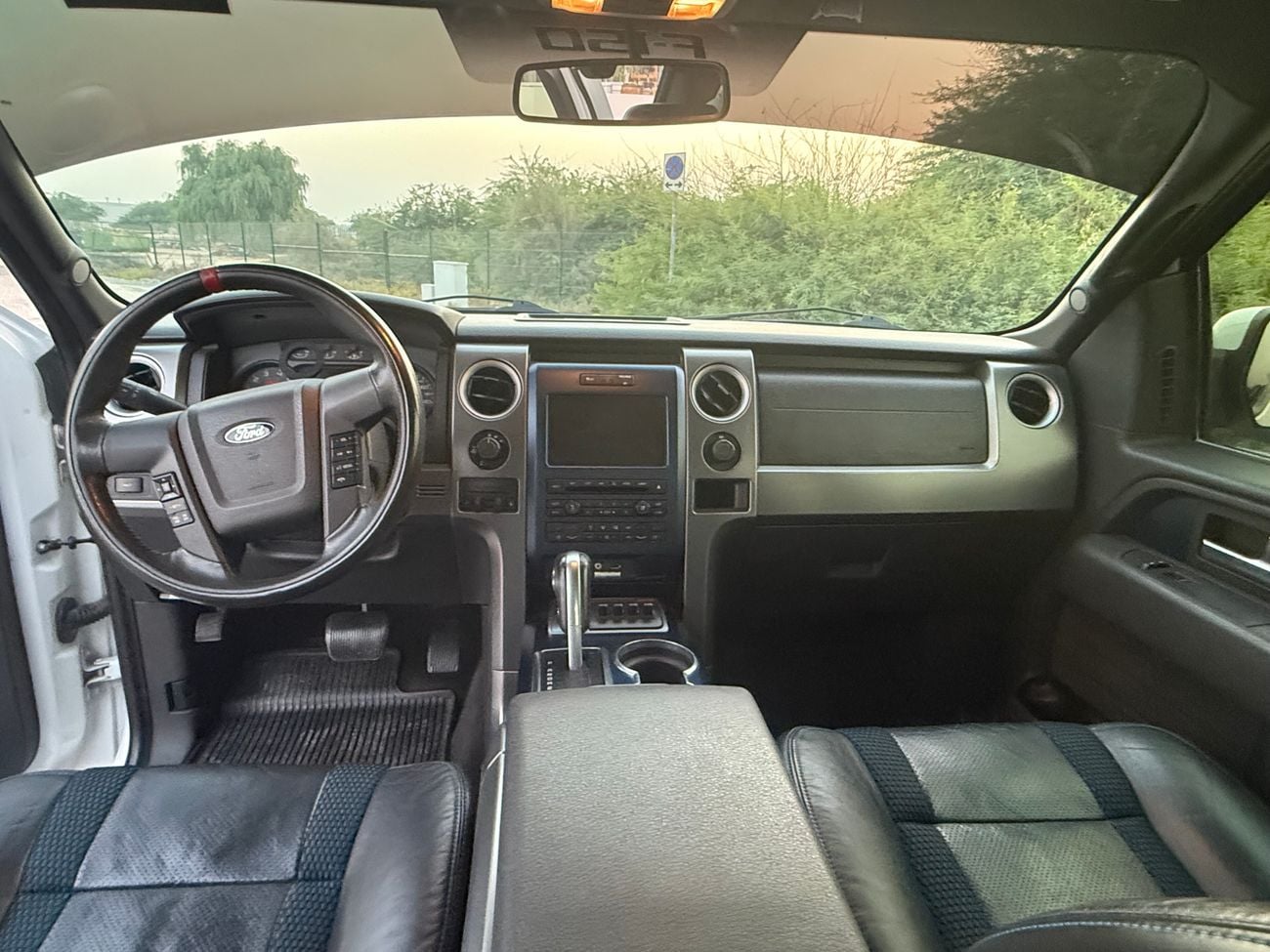 Ford F-150 SVT RAPTOR SUPER CAB