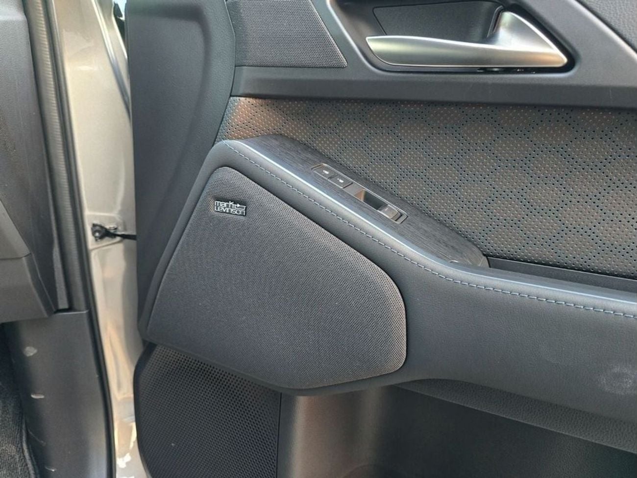 لكزس GX550 6 Seater Full Option * Export Price *