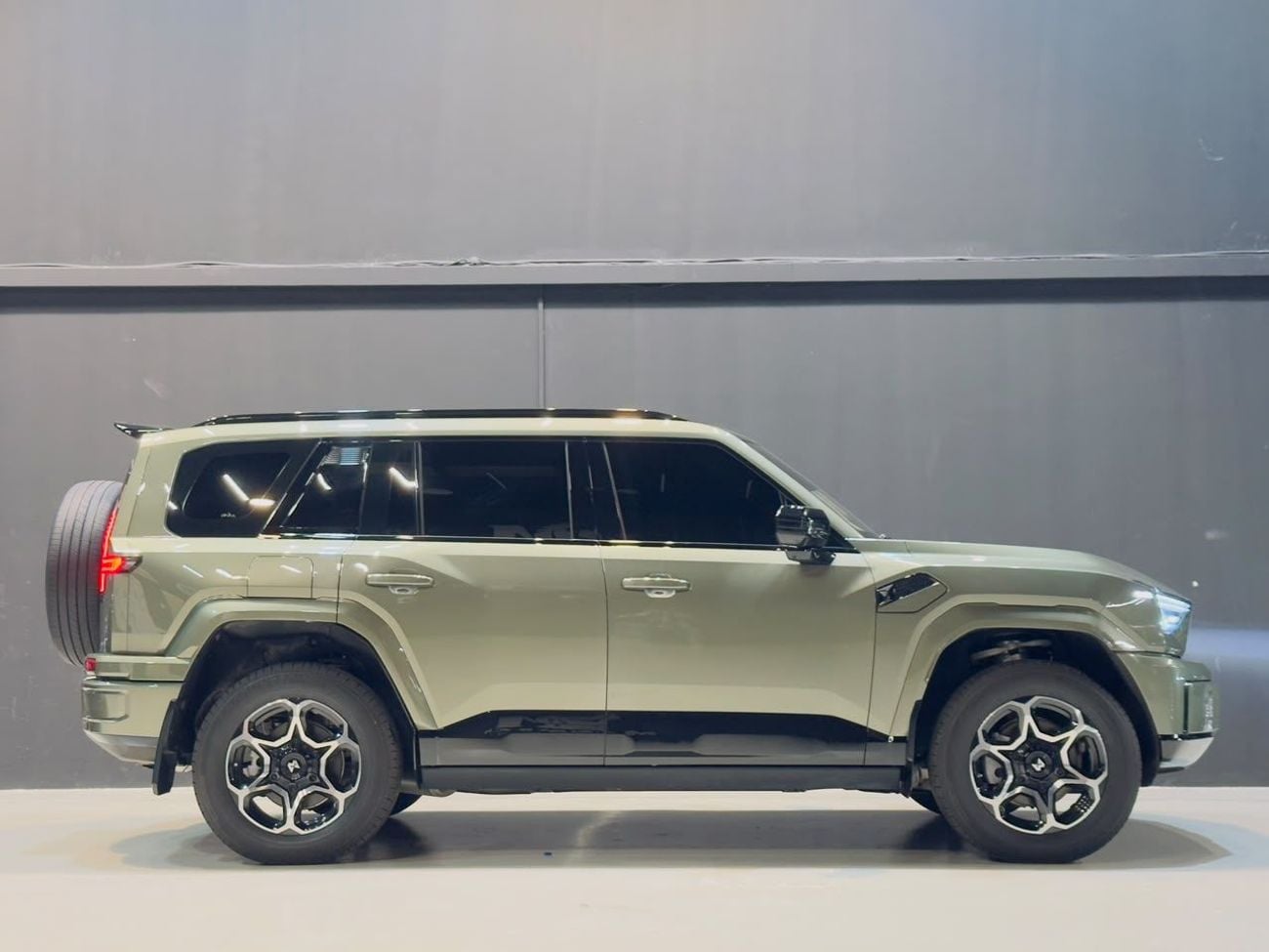 MHero 1 REV SPECIAL EDITION | 18,000 KM | Under Warranty | Plug-in Hybrid