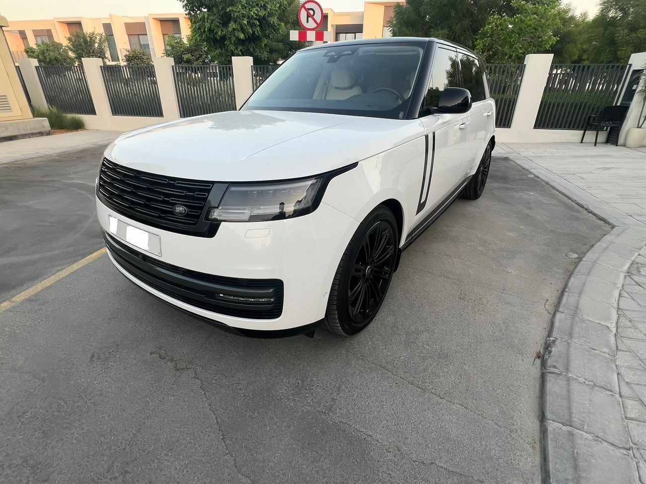 Land Rover Range Rover P400 SE LWB