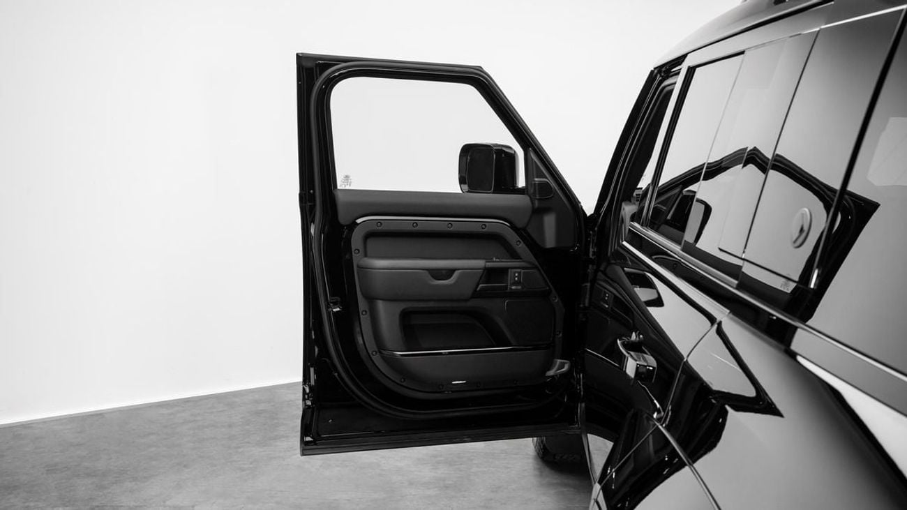 Land Rover Defender 110 OCTA P635 Black - 2026 - Canadian Specs