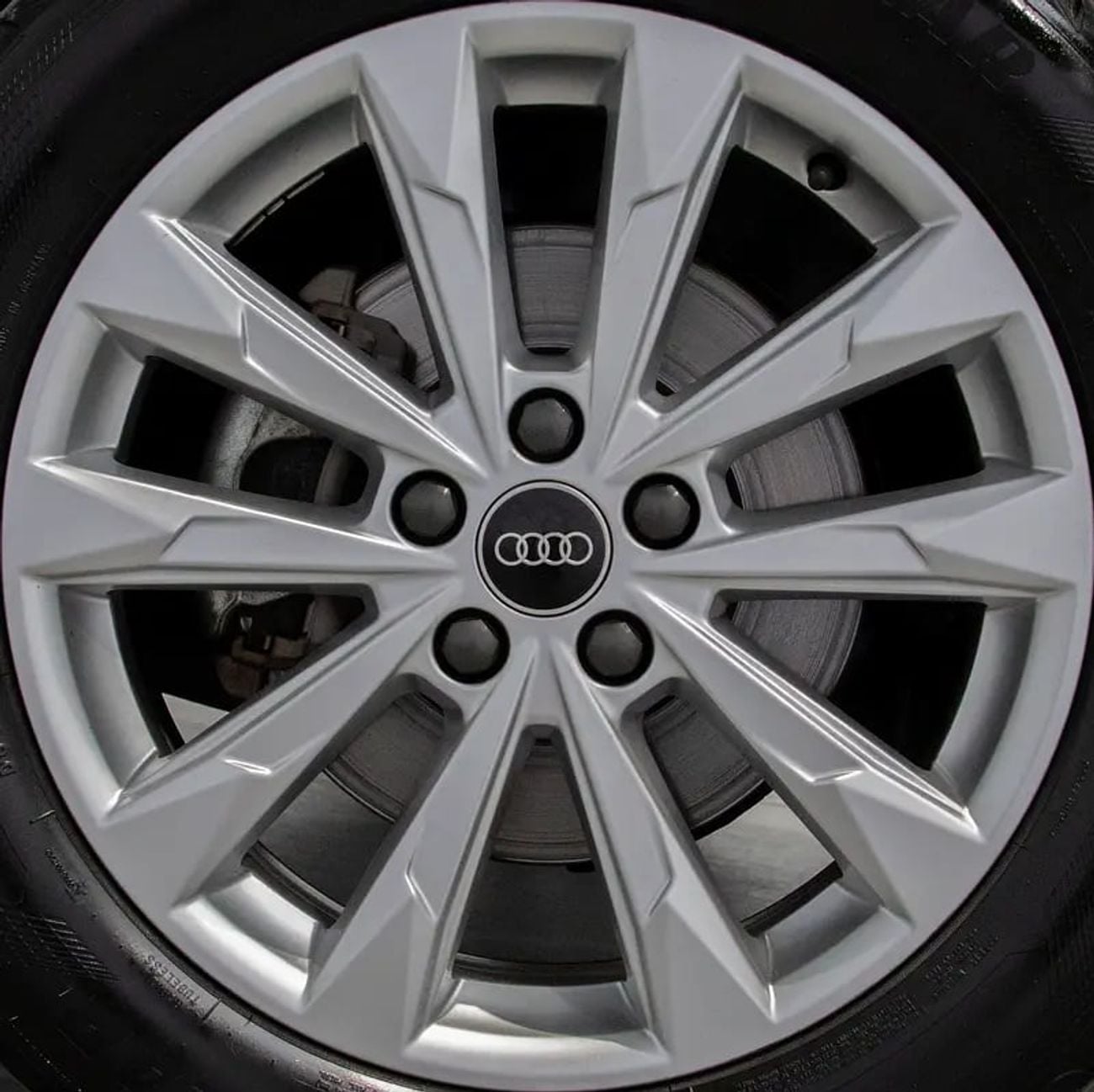 Audi Q3 35 TFSI ADVANCED Full Dealer Service History • GCC