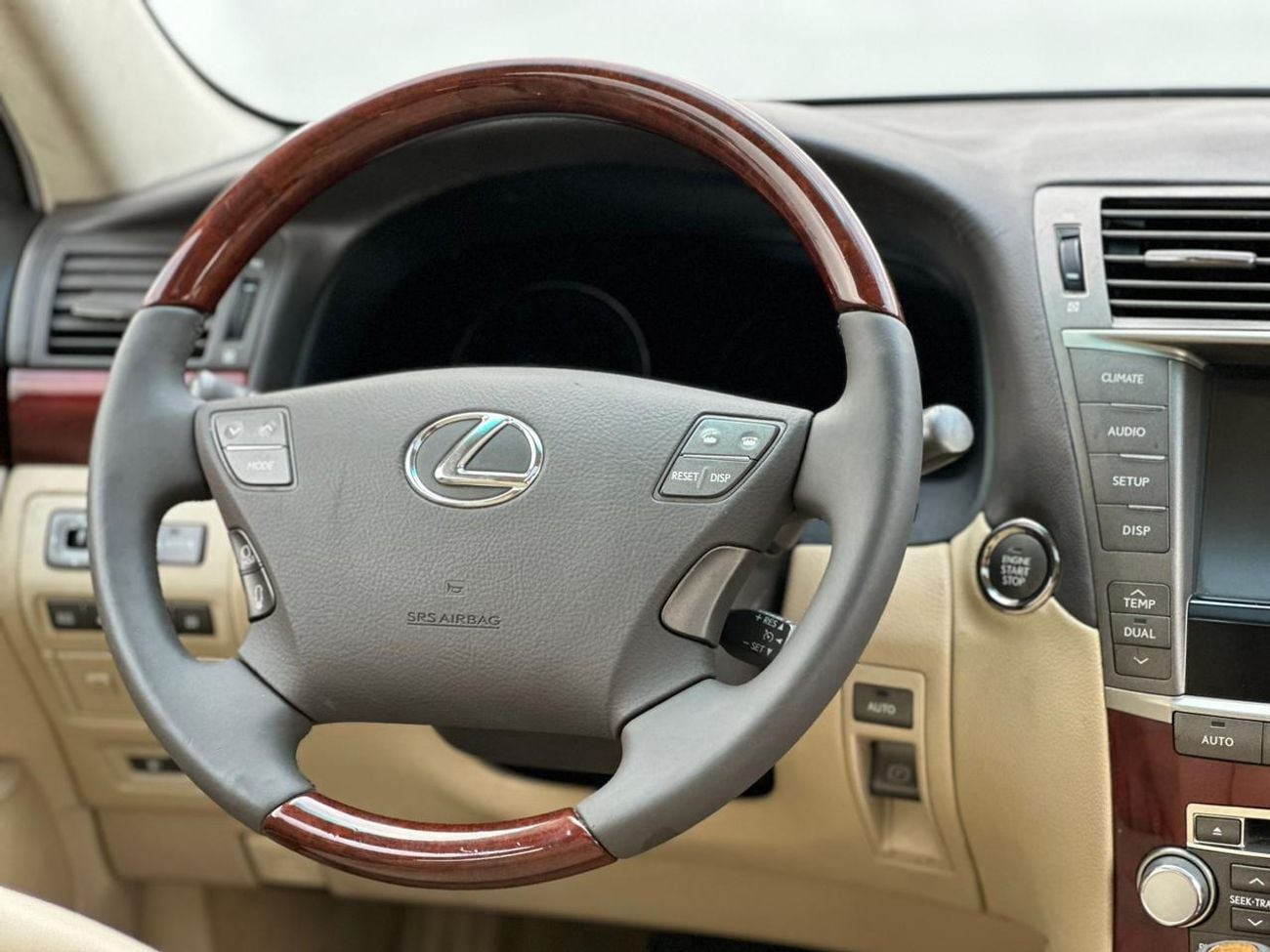 لكزس LS 460 بريمير SWB