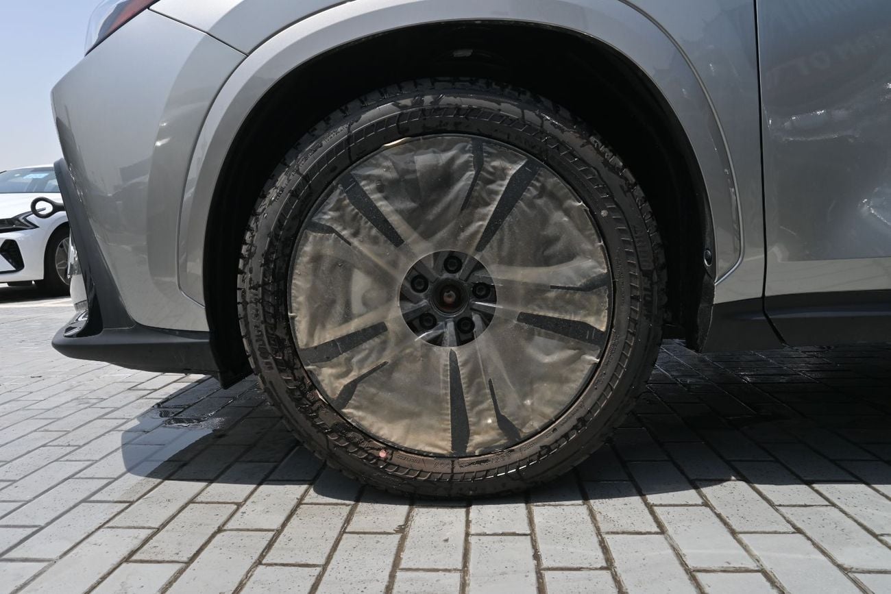 Lexus NX 350h Luxury 2.5L Hybrid AWD, Color Sonic Titanium