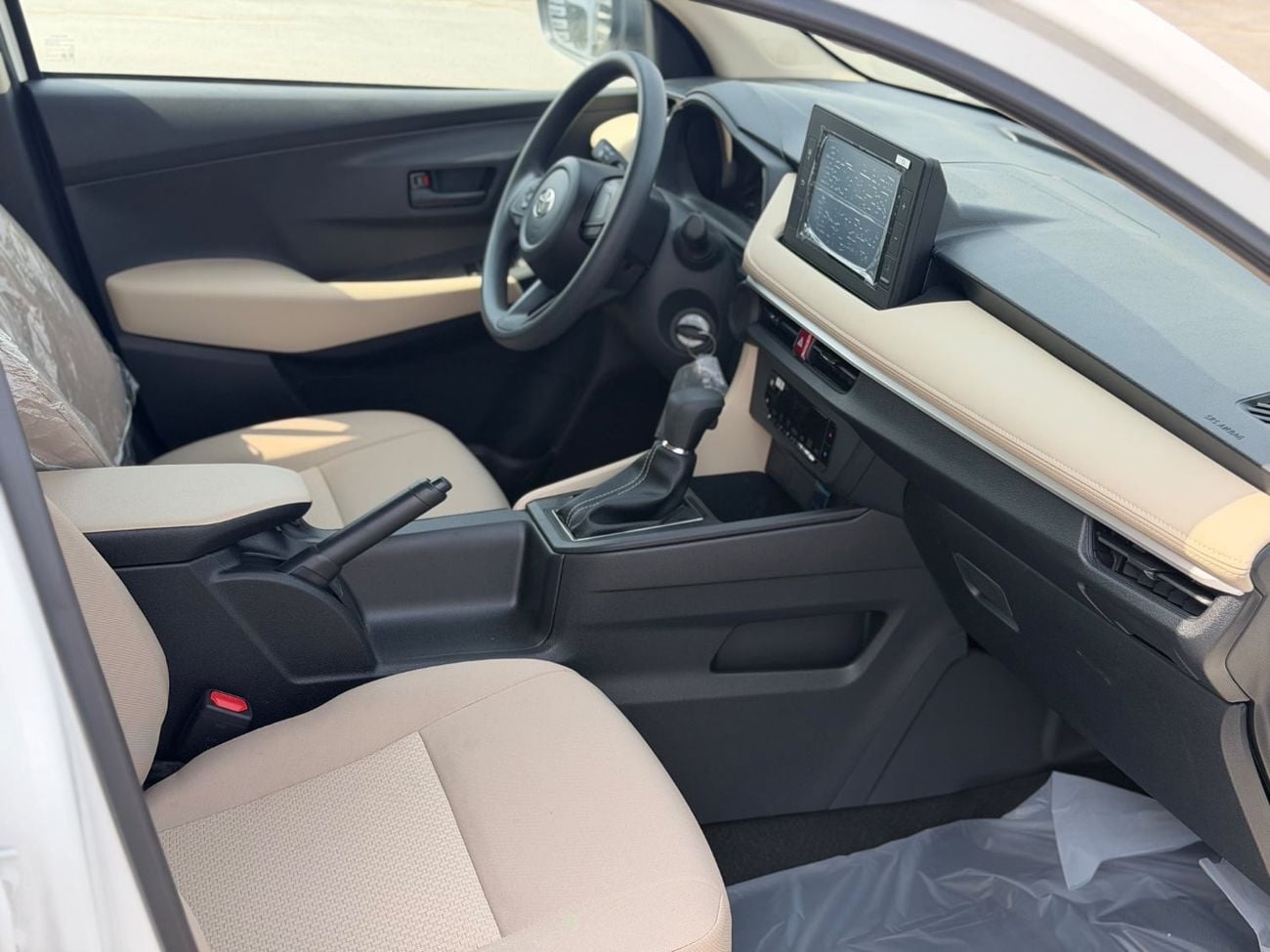 Toyota Yaris E Toyota Yaris 1.5AT GCC basic options