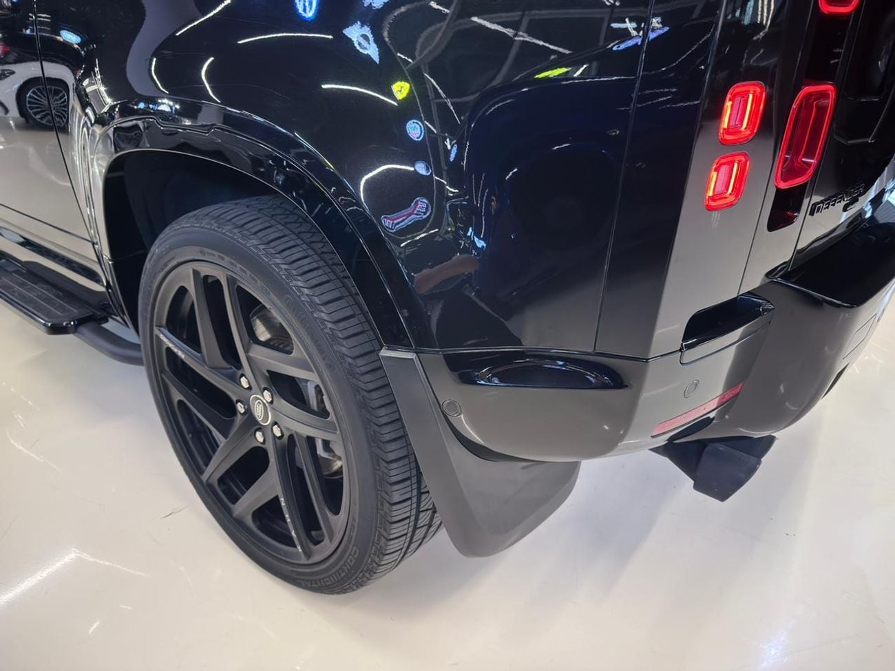 Land Rover Defender HSE 2021 Defender 90 - 22 KHAN RIMS - BORLA EXHAUST SYSTEM - ALTAYYER WA