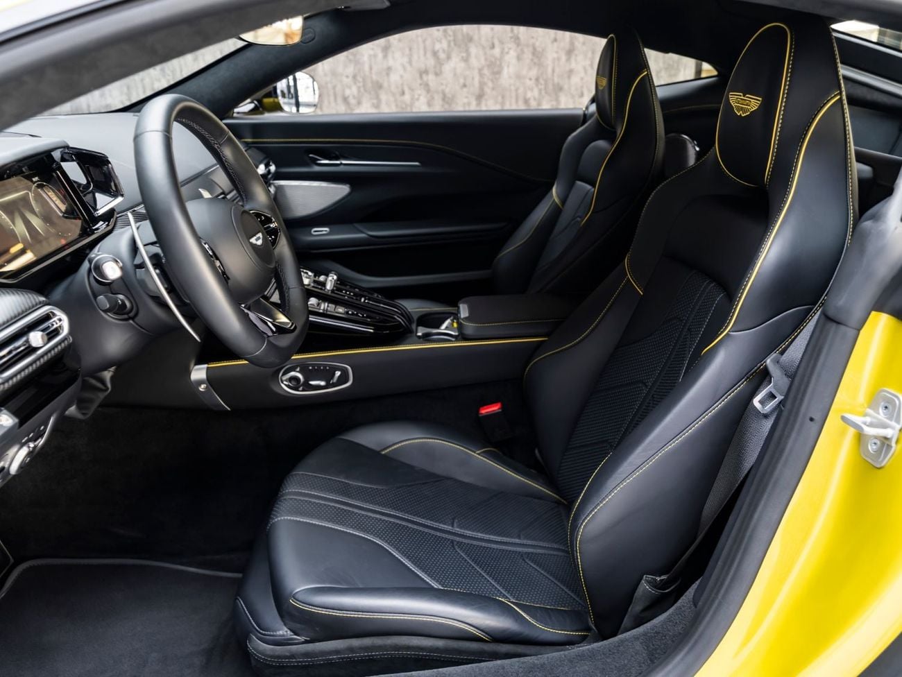 Aston Martin Vantage STANDARD BUY NOW, PAY 2027 | THE BLACKLINE STANDARD | Aston Martin Warranty + Service, GCC, Low KMs