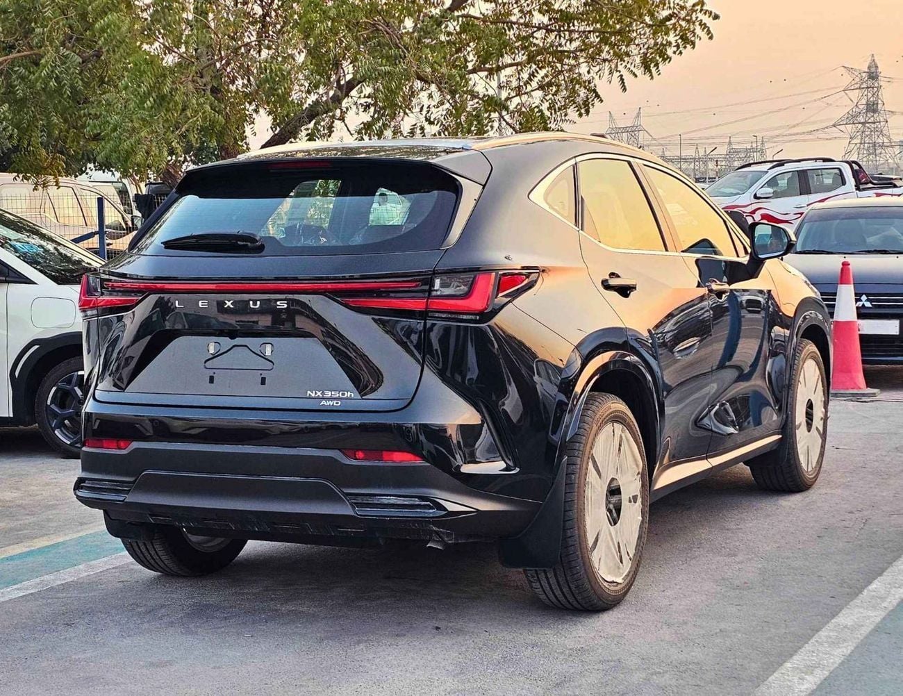 لكزس NX350h LUXURY HEV HYBRID 2.5L V4 AWD RADAR PANORAMIC ROOF (CODE # NXP3HEV)