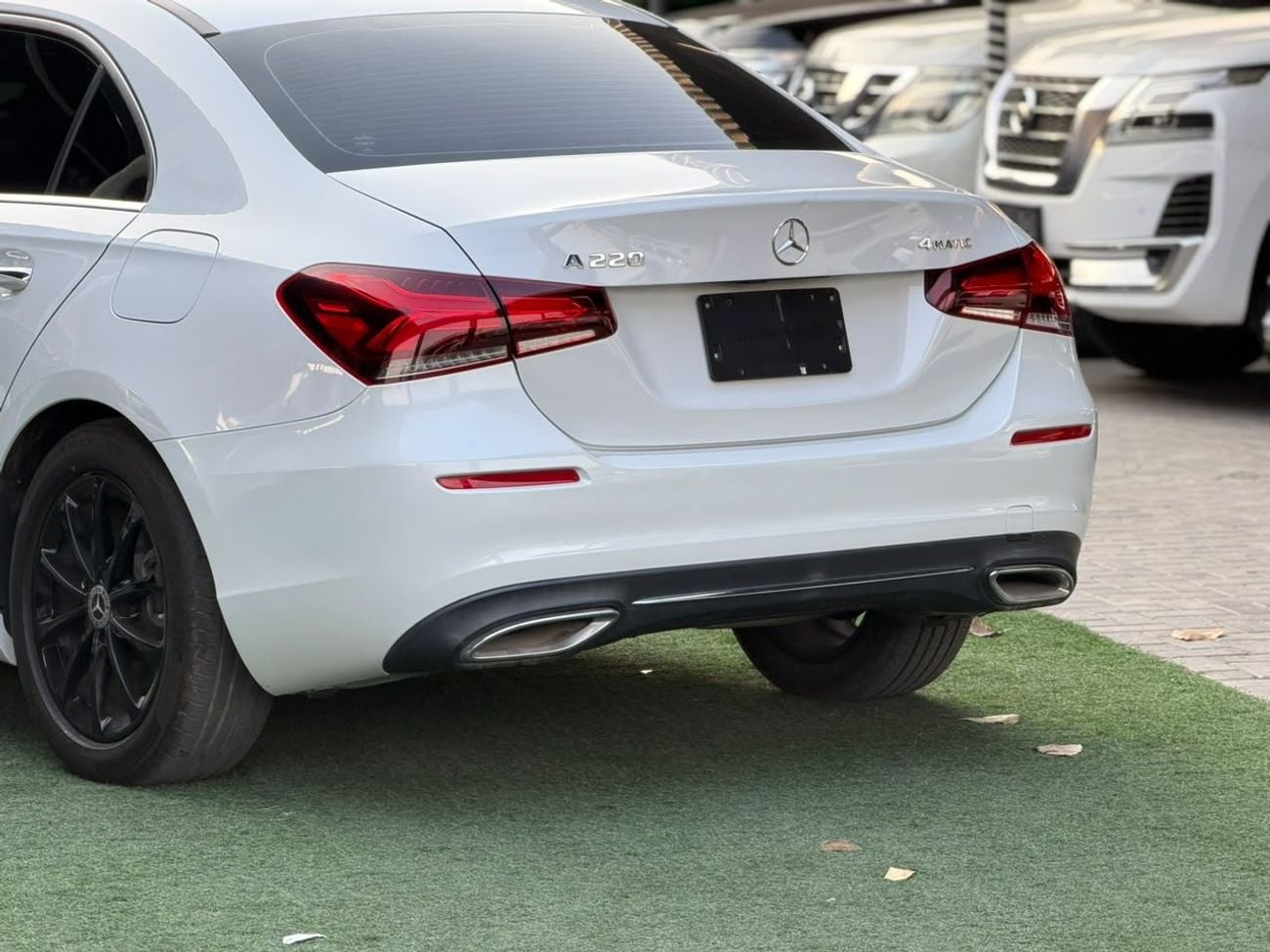 Mercedes Benz A220 STANDARD 2.0L 4-cylinder turbo (188 hp)