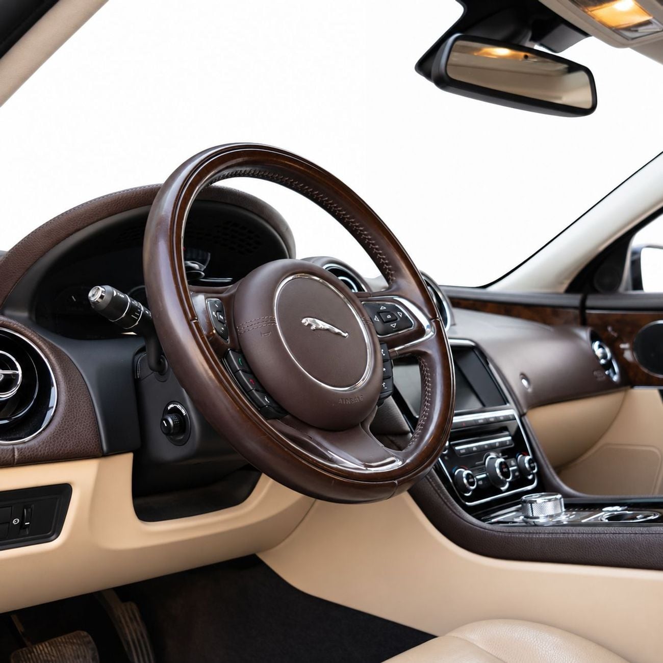 Jaguar XJ LUXURY