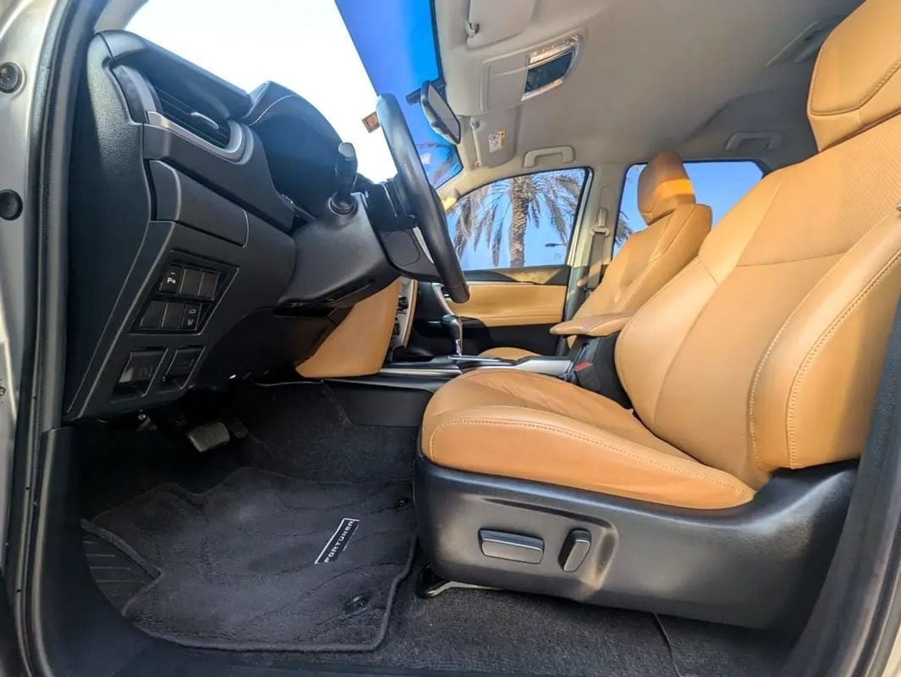Toyota Fortuner VXR GCC specs interior and Exterior Excellent Condition V6 4.0L