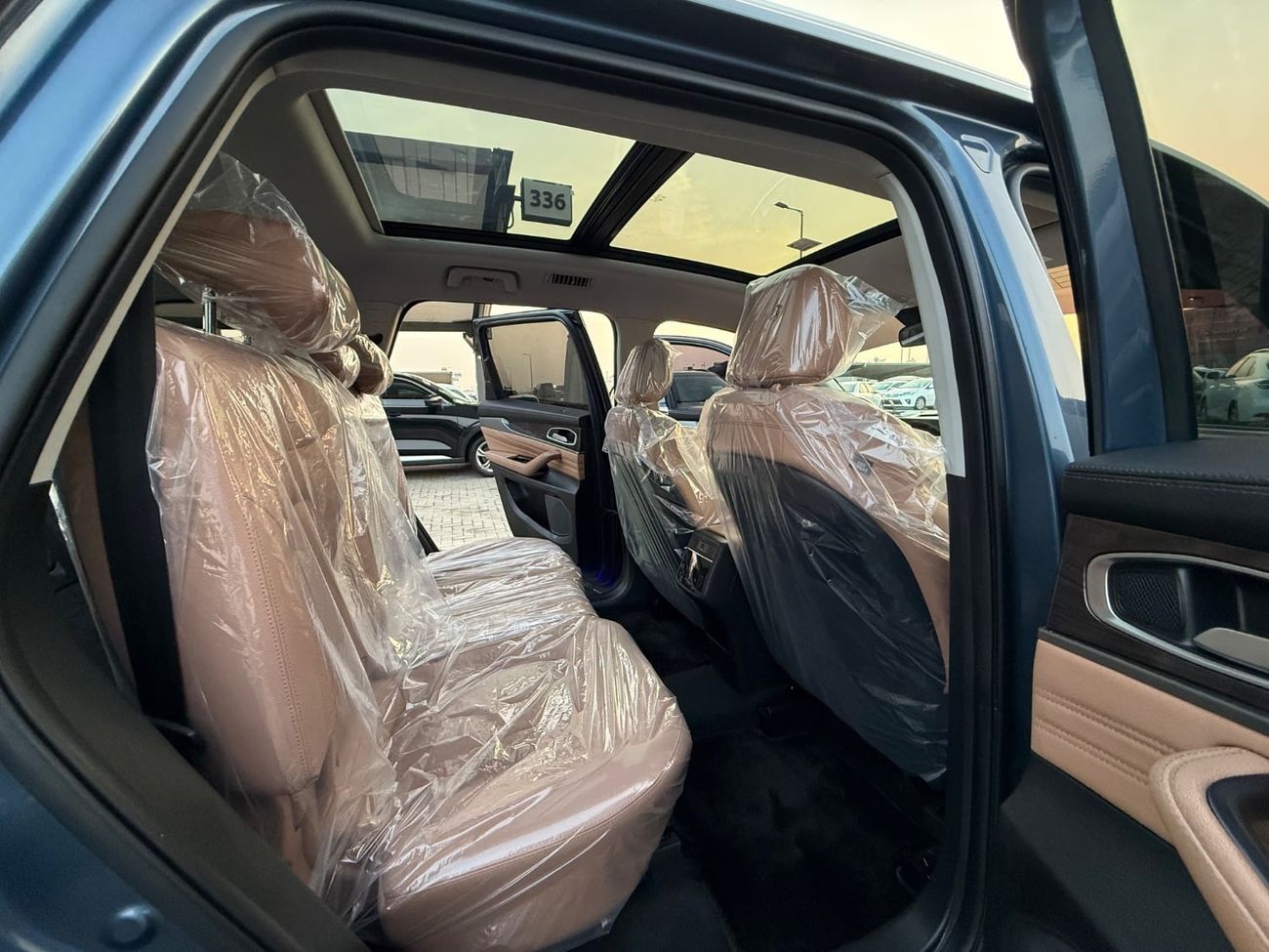 إكسيد VX FLAGSHIP 7 Seats / 7-Seater (7 مقاعد) Panoramic Sunroof (فتحة سقف بانوراما) Leather Seats (مقاعد جلد) 360-