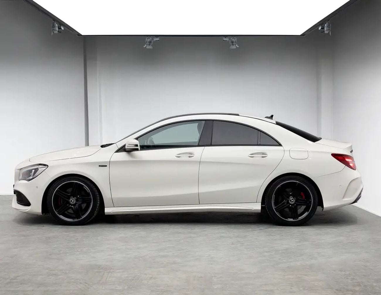 Mercedes Benz CLA250 0% DP Available • Full-Service History • GCC
