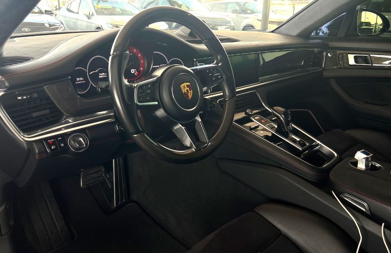 Porsche Panamera GTS 4.0L (475 HP) 2020 American Specification