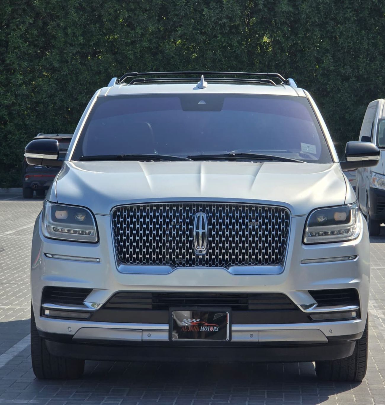 Lincoln Navigator RESERVE 3.5L LINCOLN NAVIGATOR 2018 GCC // FSH // ORGINAL PAINT // ACCIDENT FREE // PERFECT CONDITIO