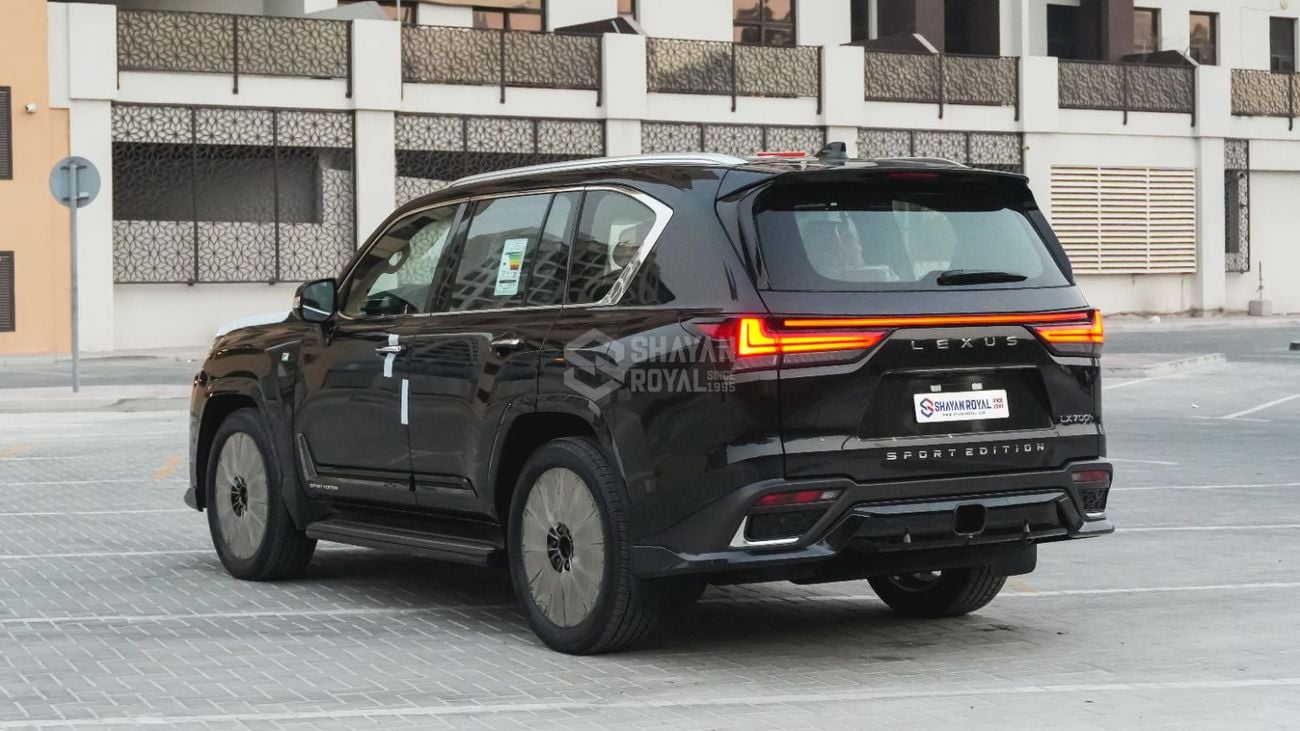 لكزس LX 700h F SPORT محرك هجين سعة 3.5 لتر، محرك V6 مزدوج، 5 مقاعد، نظام صوتي مارك ليفينسون 25، نظام ركن آلي، دفع رباعي أ
