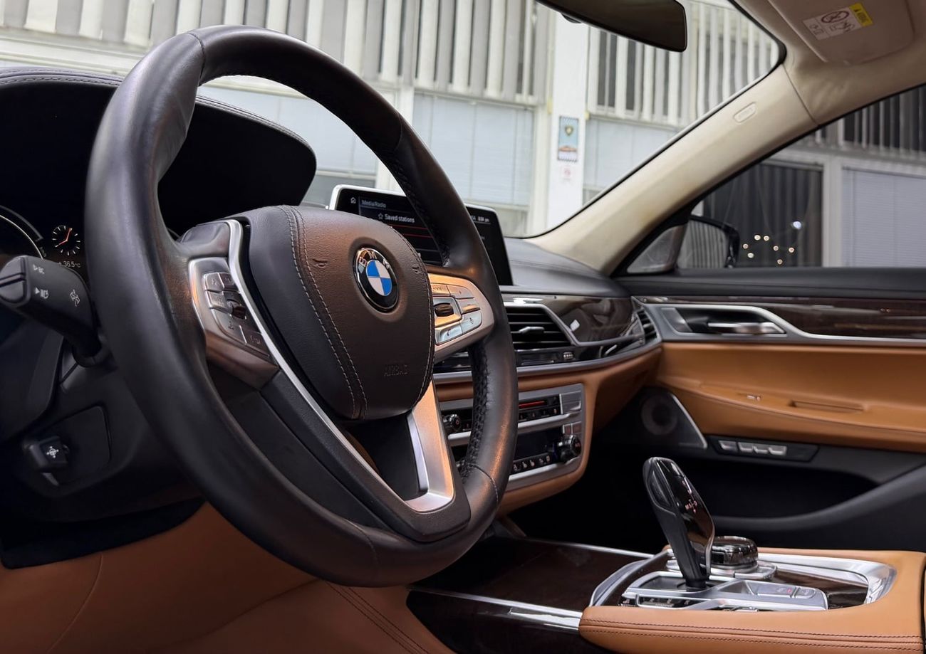 BMW 750Li XDRIVE LUXURY EXECUTIVE GCC .. FSH .. Perfect Condition .. Top Range .. Low Milegea