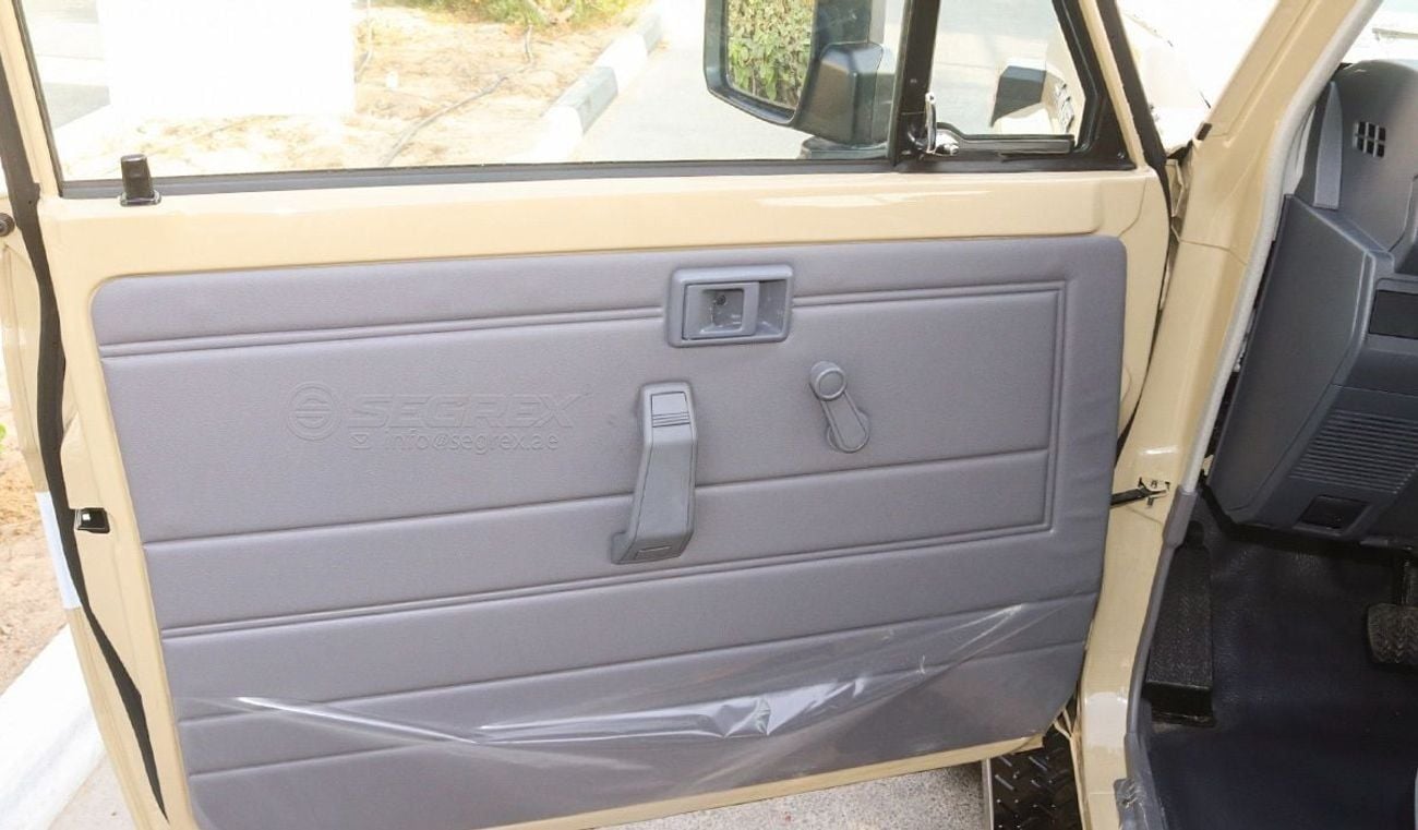 Toyota Land Cruiser 70 LC78 Hardtop . 4.0L . 6-Speed Automatic . Petrol . 4WD . 8 Seats . 3 Doors For Export