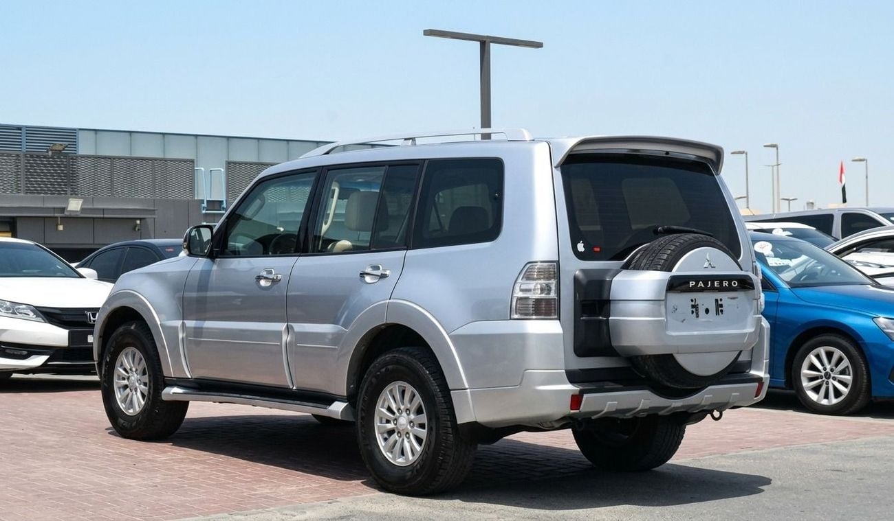 ميتسوبيشي باجيرو GLS MIDDLINE 5 -DOOR -3.5 - نظام الدفع الرباعى - SUV بترول - أوتوماتك - 3.5-6 V