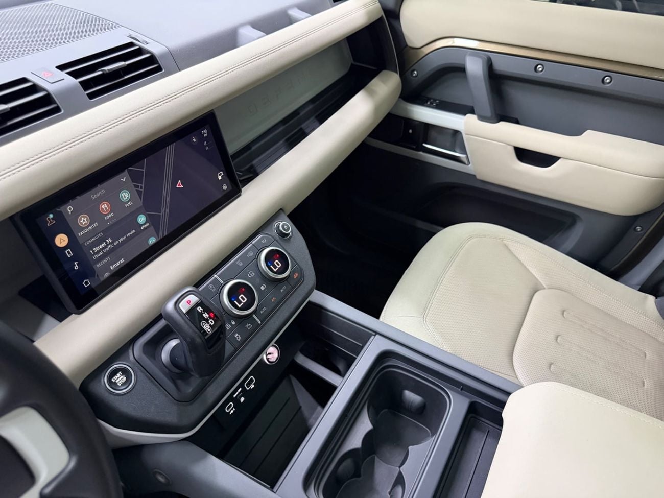 لاند روفر ديفندر 110 HSE P400
