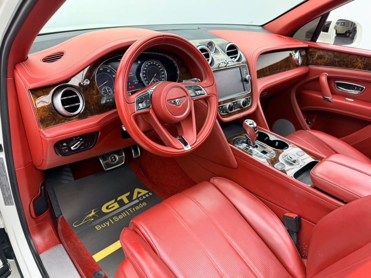 Bentley Bentayga SIGNATURE 2018 Bentley Bentayga W12, Service History, Fully Loaded, Excellent Condition, GCC