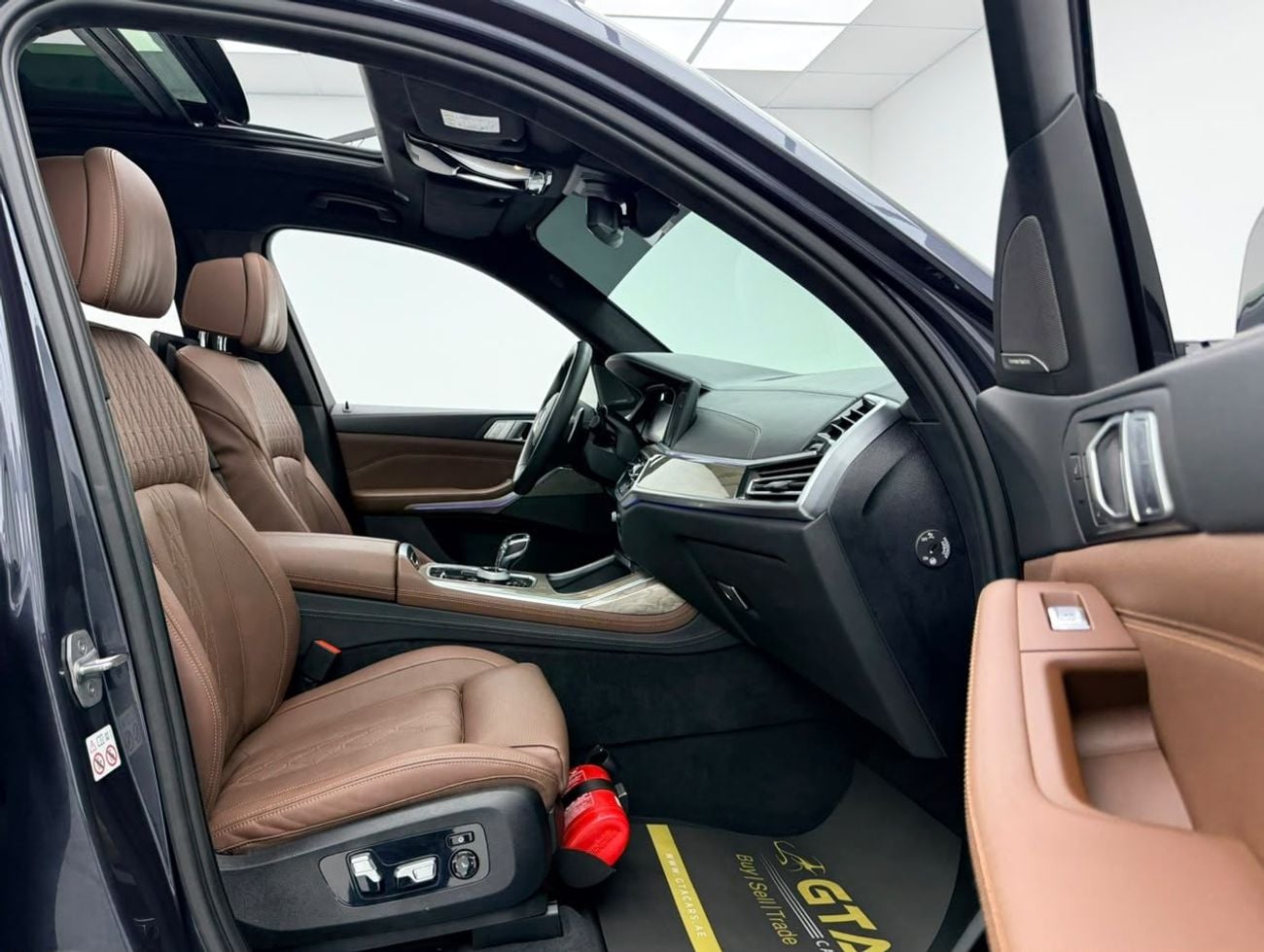 بي أم دبليو X7 40i M SPORT بي إم دبليو X7 xDrive40i M-Sport موديل 2020، مع ضمان، وسجل صيانة كامل لدى بي إم دبليو، 7 مقاعد، كامل