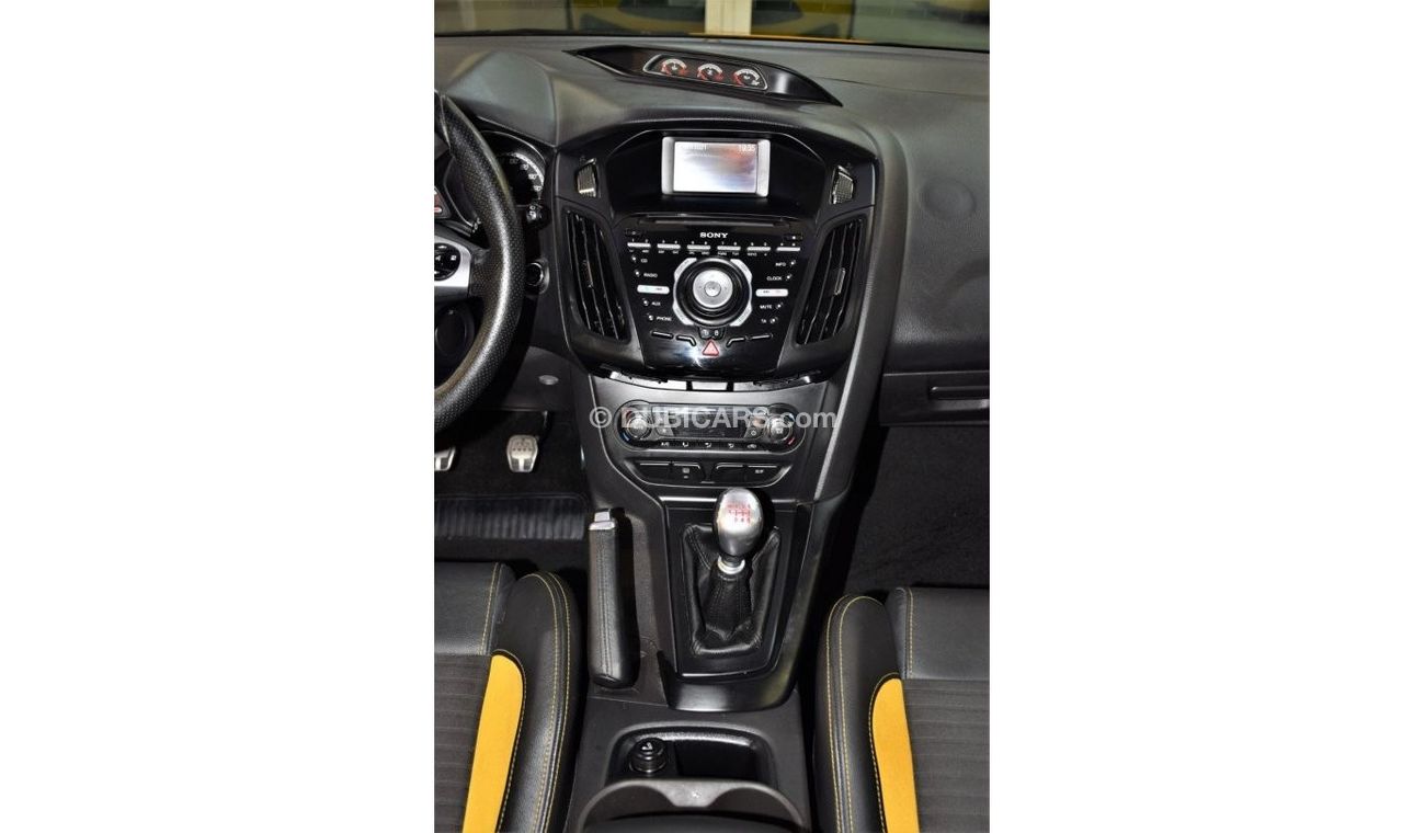 Ford Focus ORIGINAL PAINT ( صبغ وكاله ) Ford Focus ST 2014 Model! GCC Specs
