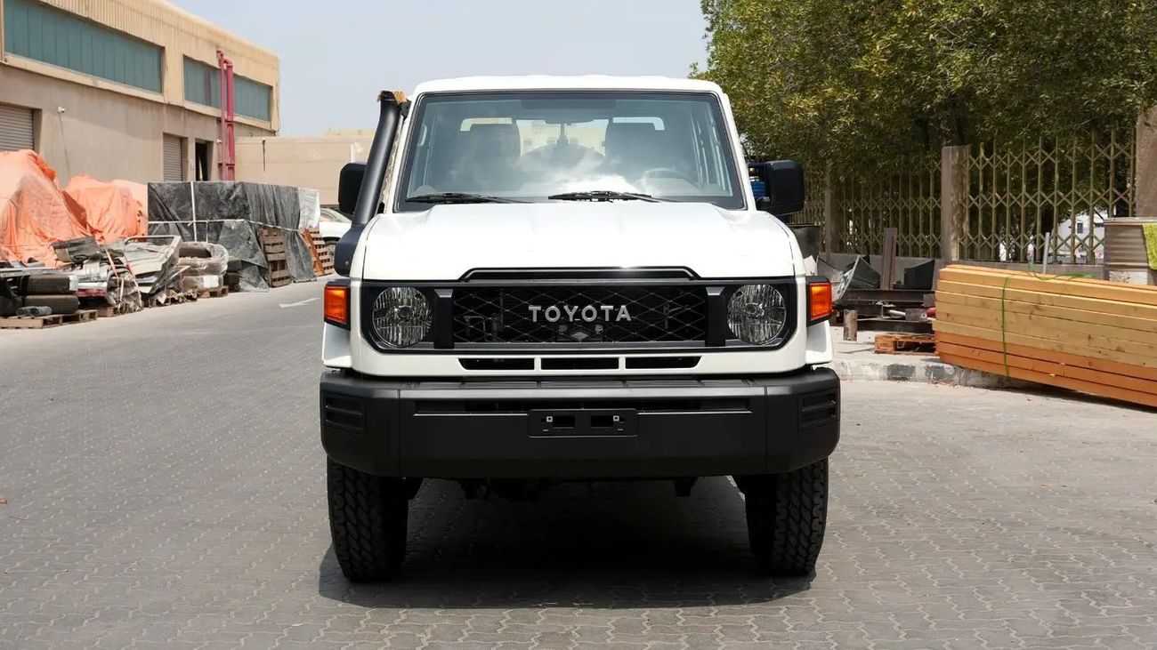 Toyota Land Cruiser Pick Up 2026 Toyota Land Cruiser LC79 Double Cabin Pickup LX-E 2.8L 4-Cyl Diesel A/T 4WD