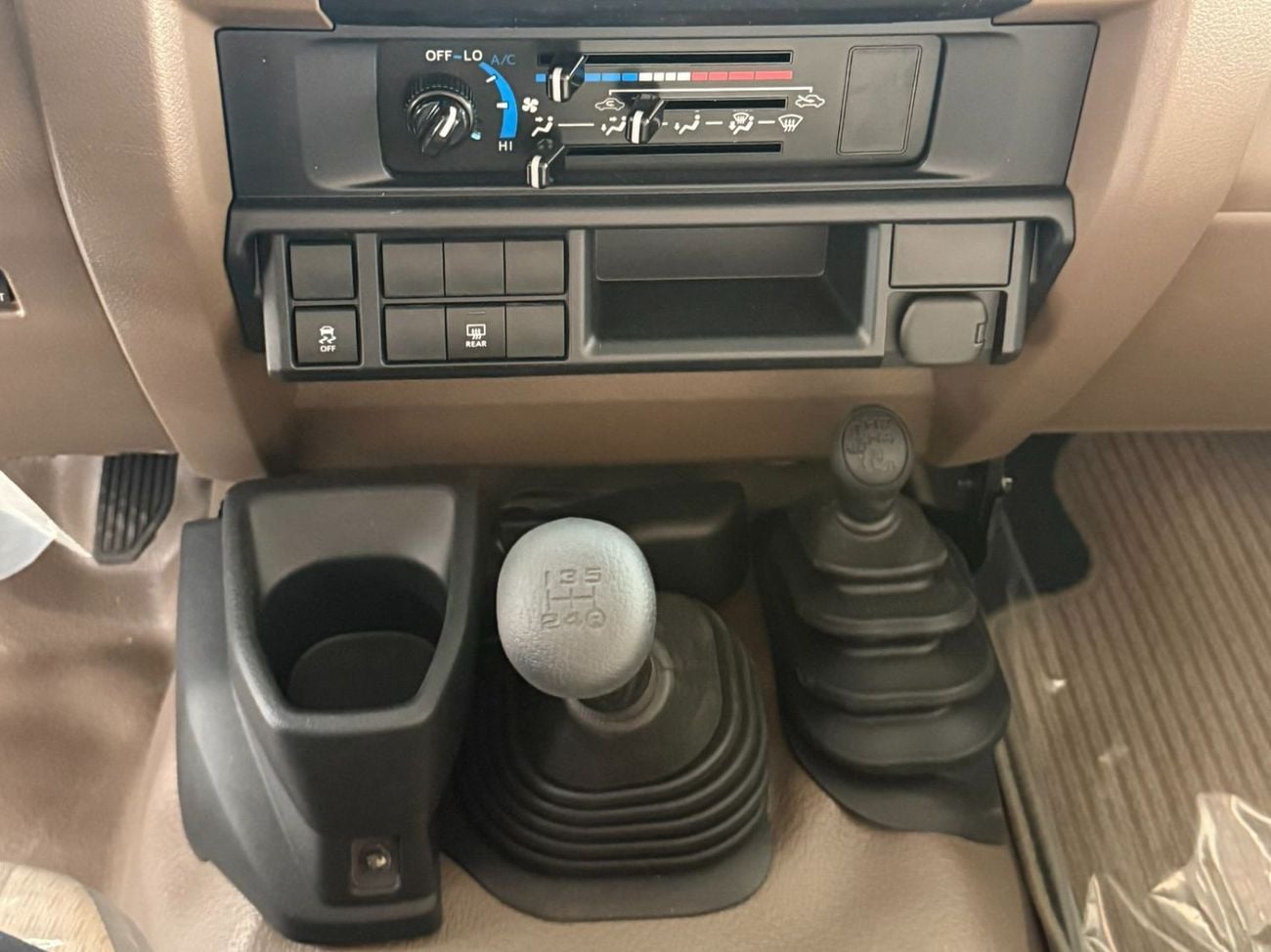 Toyota Land Cruiser 70 GRJ 71 4.0 V6 M/T **EXPORT ONLY**التصدير فقط خارج الخليج***