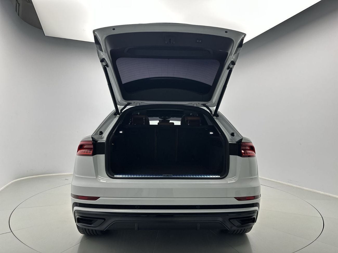 أودي Q8 55 TFSI quattro 340hp (Ref# 07009)