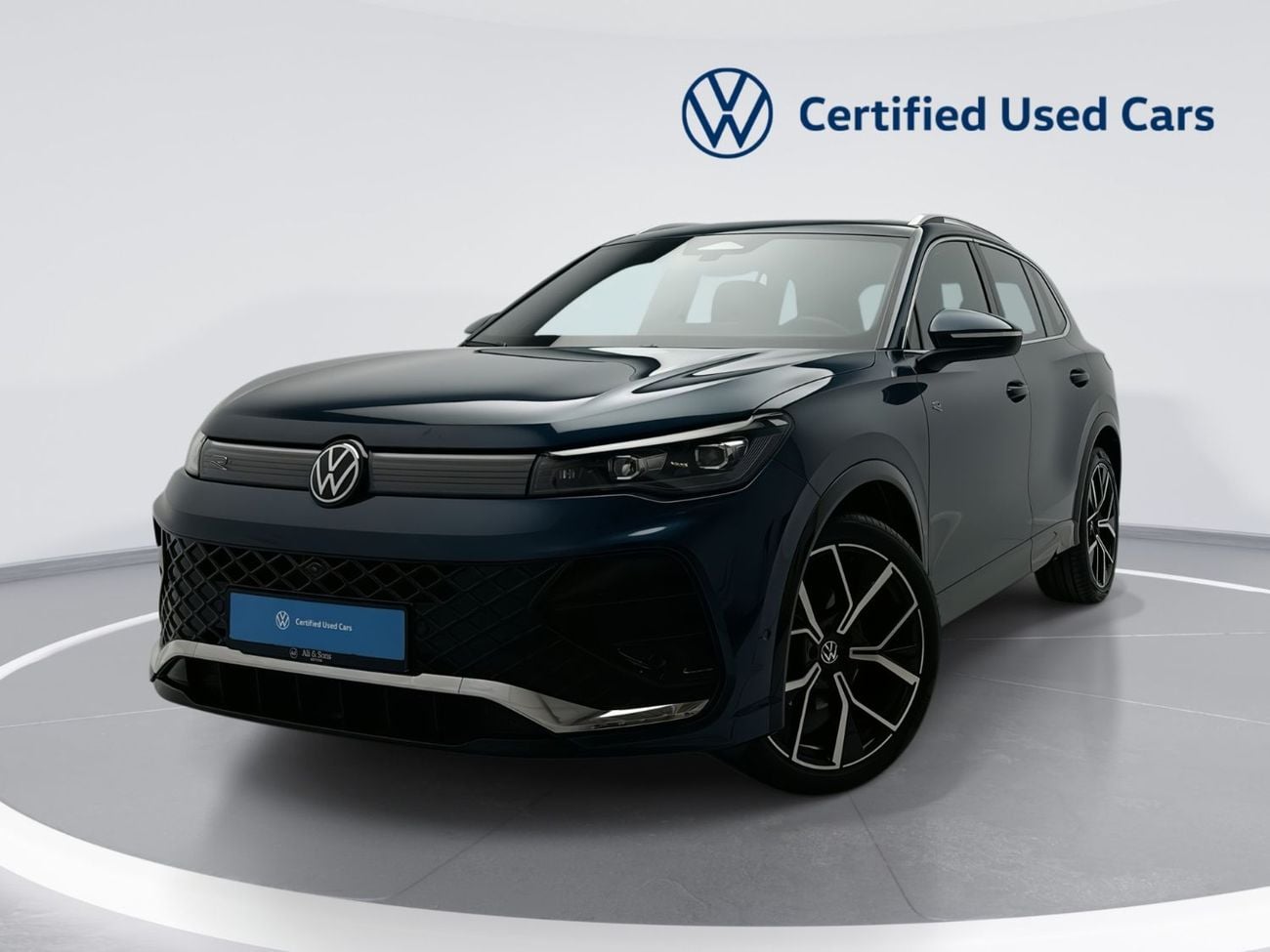 فولكس واجن تيجوان R-LINE 1.4L | Premium R-Line Interior | Panoramic Sunroof | Digital Cockpit Pro | Ambient Lighting | Rear C
