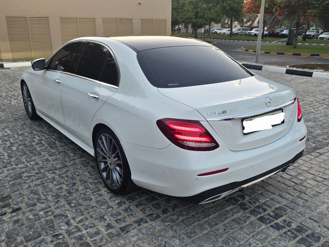 Mercedes Benz E300 AVANTGARDE SPORT